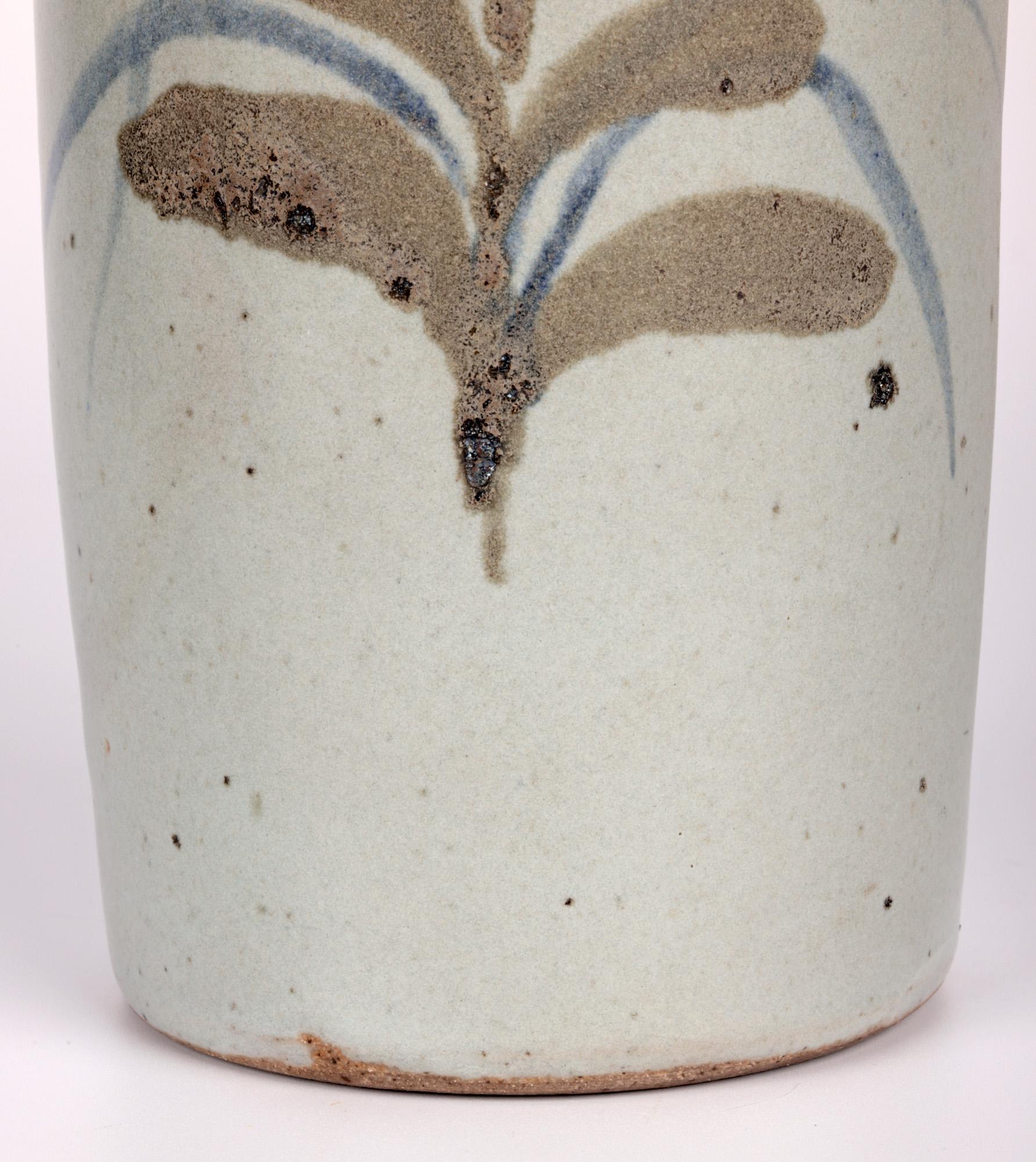 Anglais David Leach Pottery Studio Pottery Vase à motif Foxglove en vente