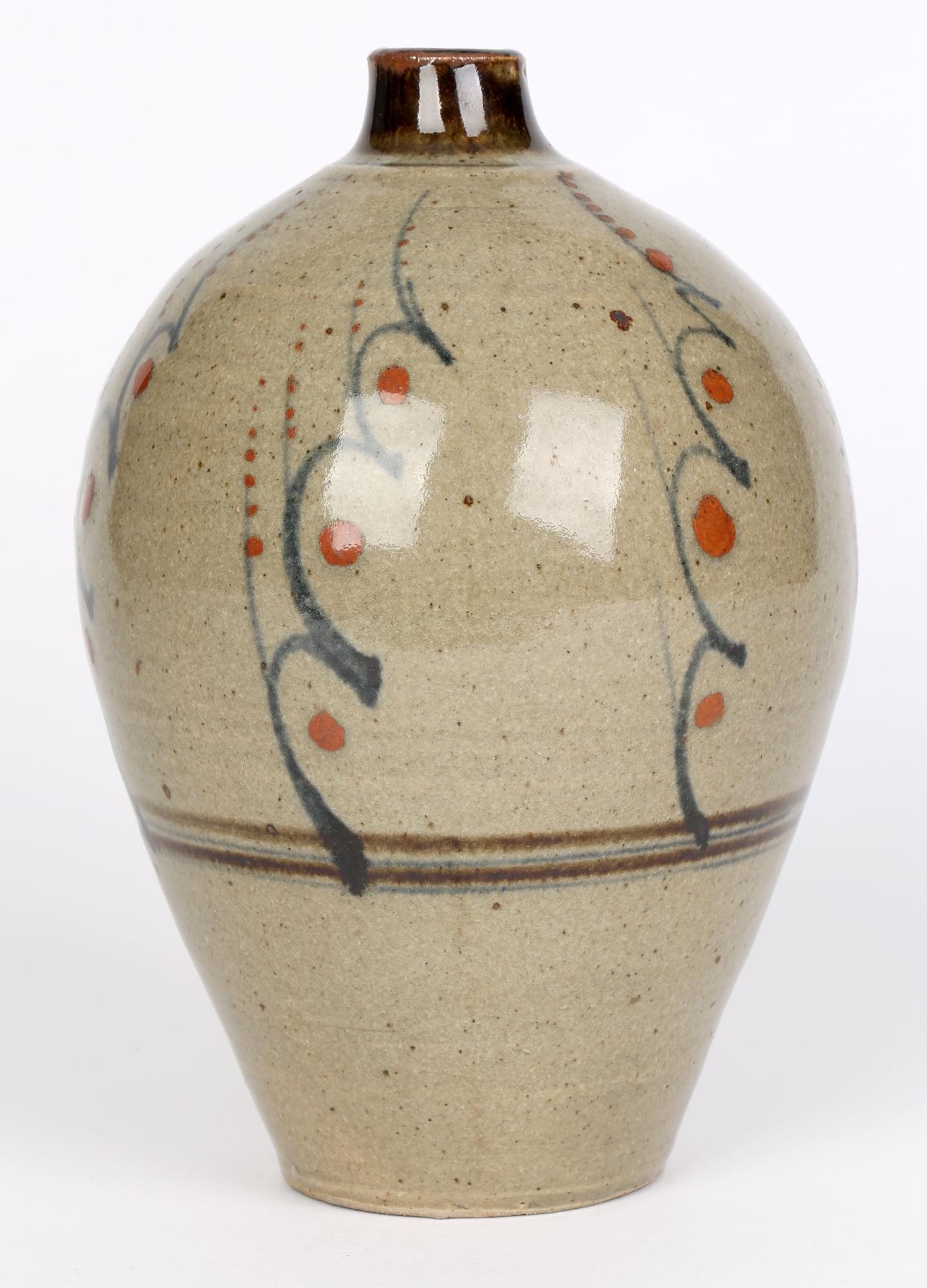 David Leach Lowerdown Stylized Berry Design Studio Pottery Vase In Good Condition For Sale In Bishop's Stortford, Hertfordshire