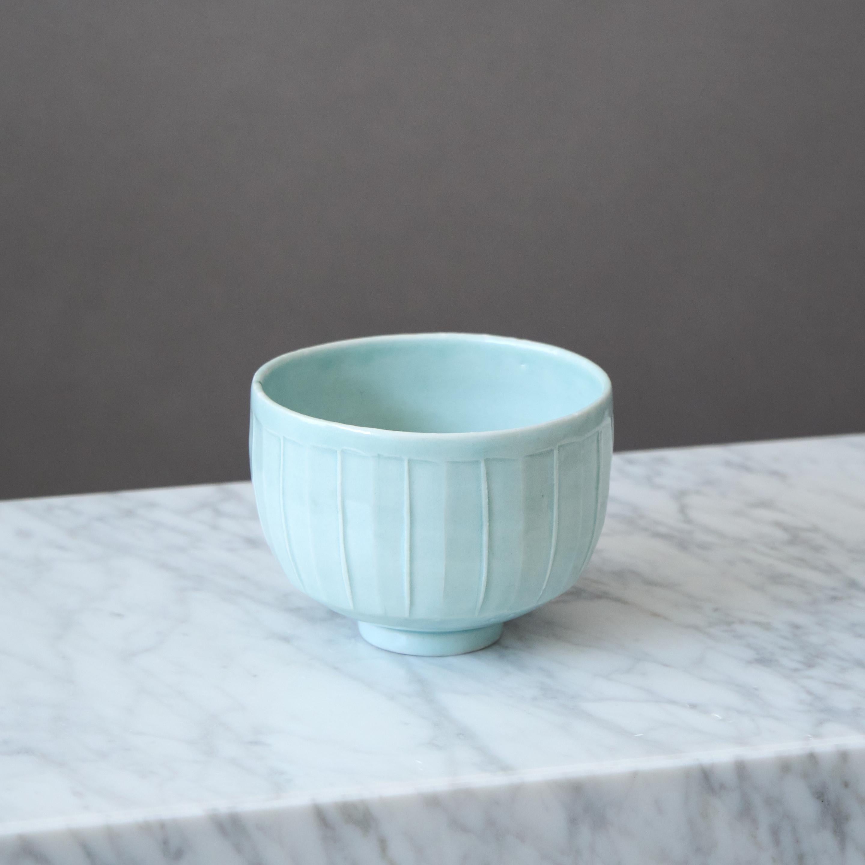 English David Leach Studio Pottery Celadon Tea Bowl with Japanese Box, England, 1980s For Sale
