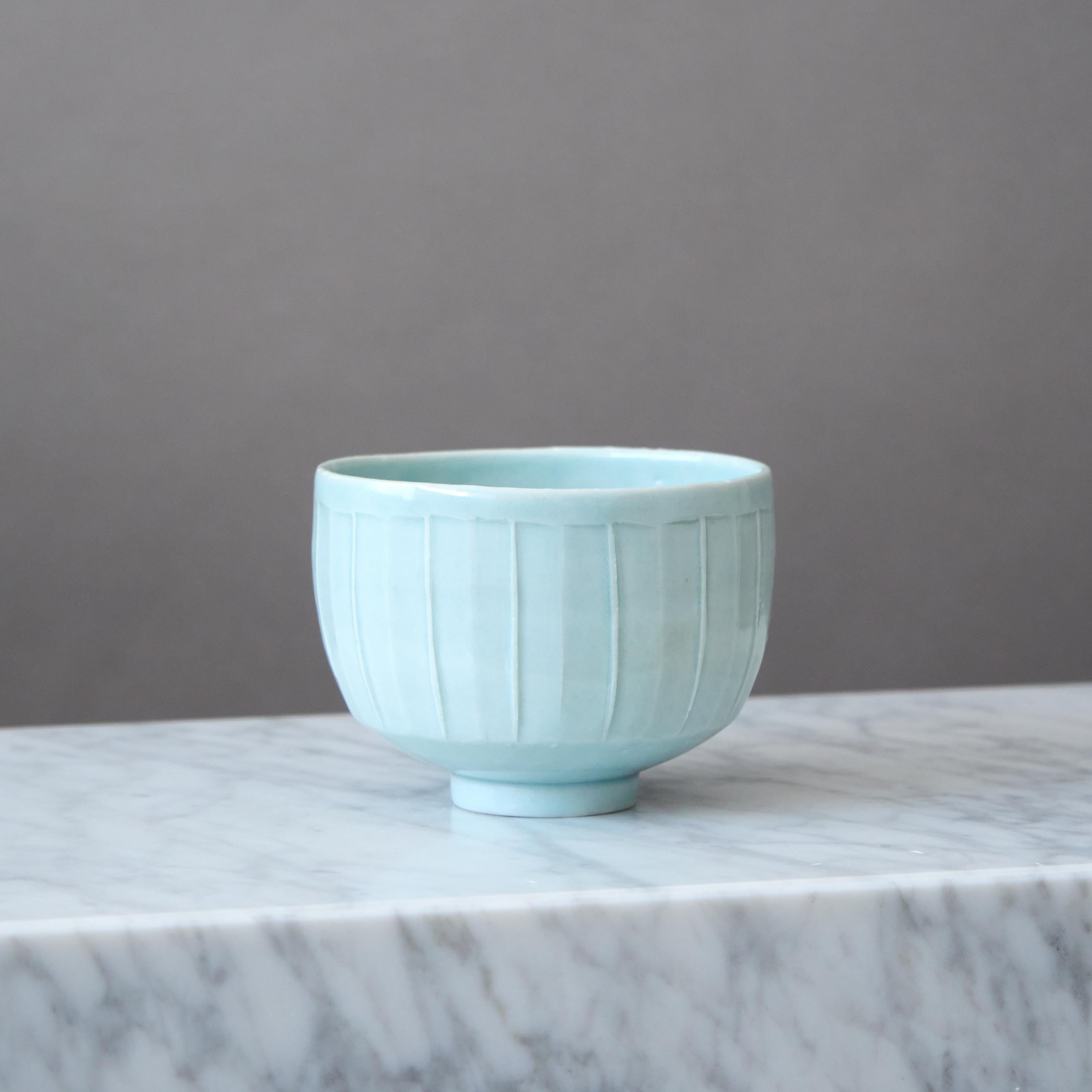 Glazed David Leach Studio Pottery Celadon Tea Bowl with Japanese Box, England, 1980s For Sale