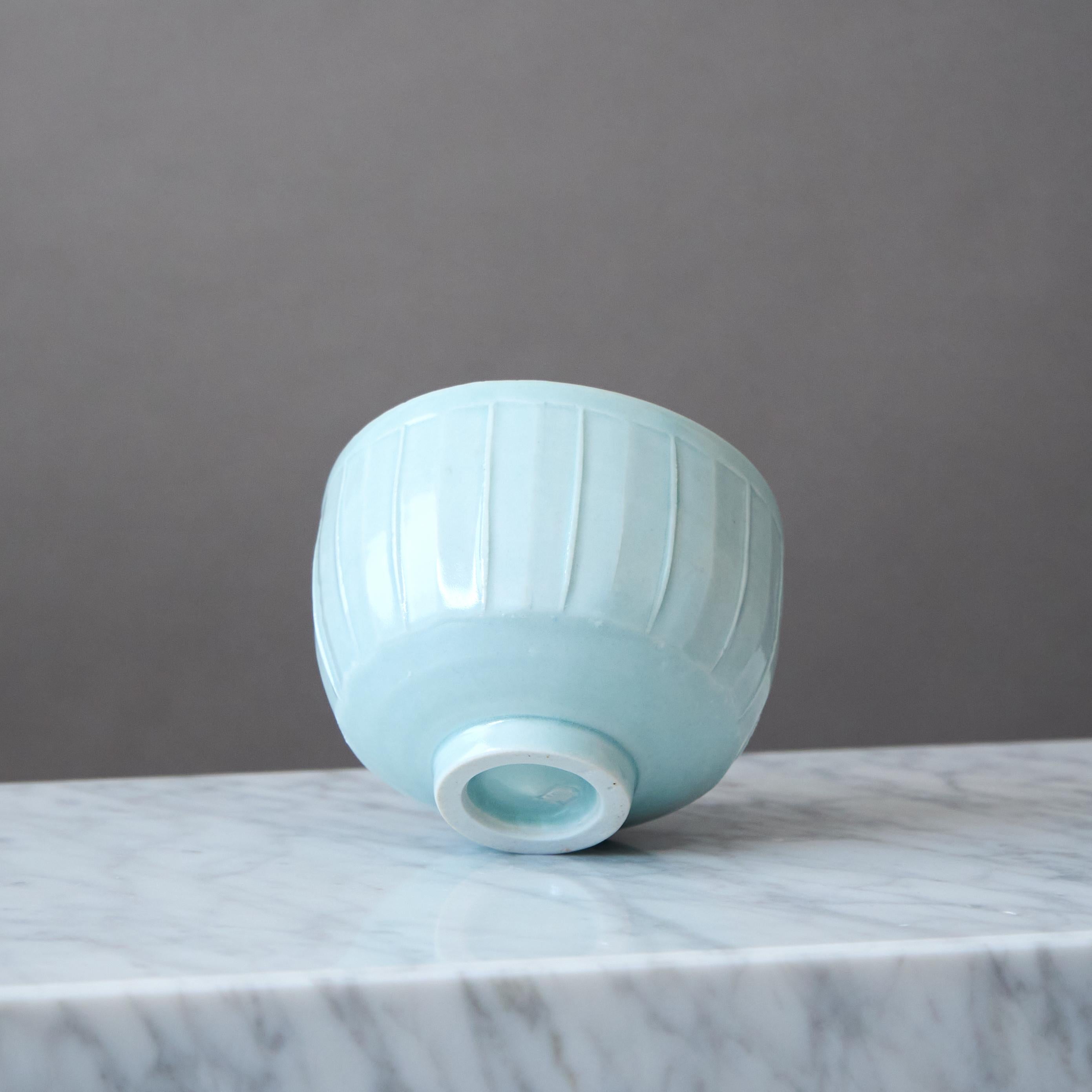 David Leach Studio Pottery Celadon Tea Bowl with Japanese Box, England, 1980s For Sale 1