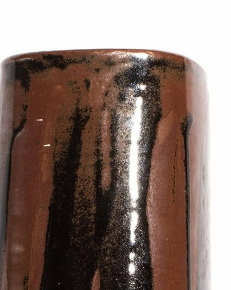 Tenmoku decoration over brown glaze
H43 x D13 cm