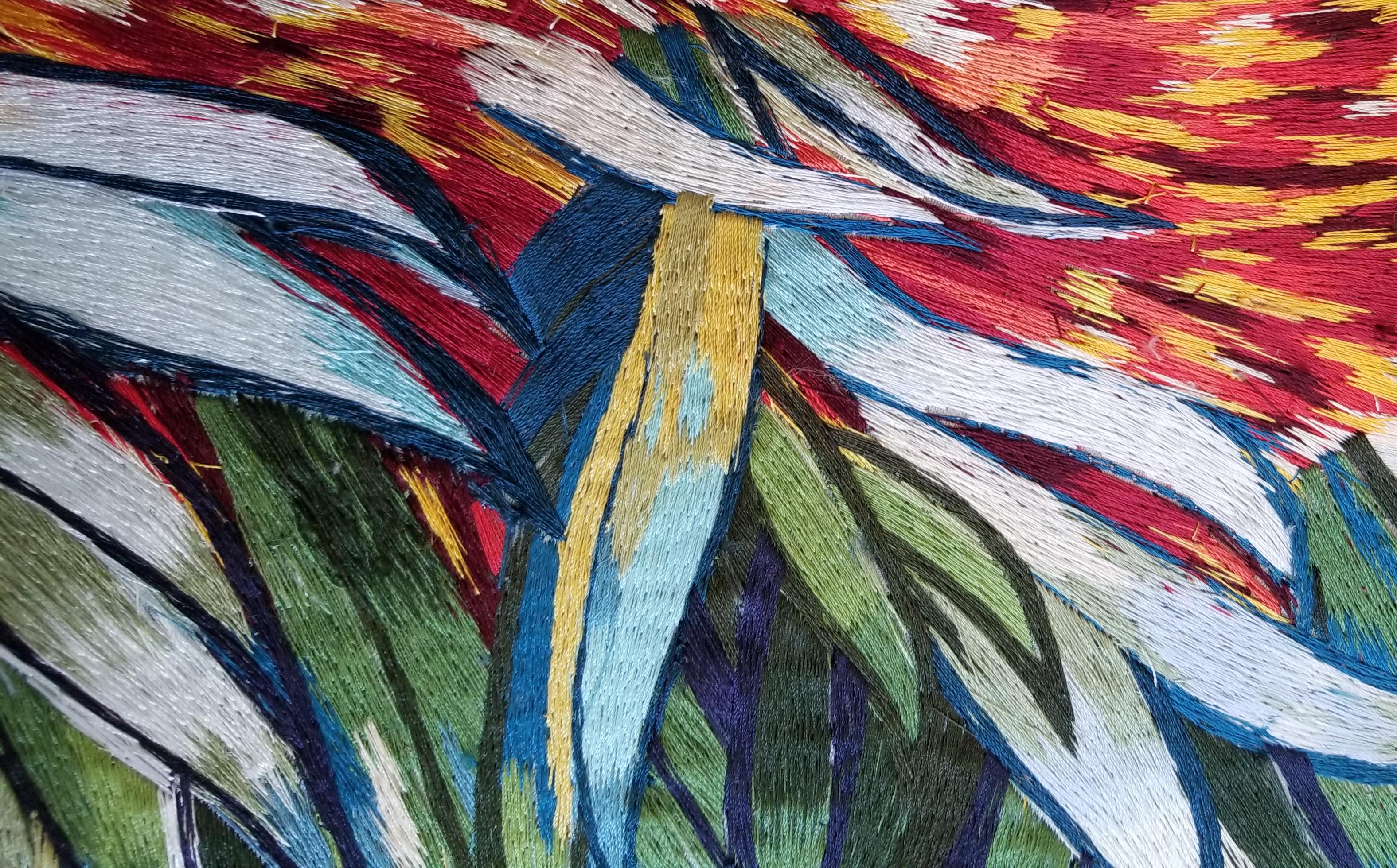 Schwertlilien von David Lee ist eine großartige Hommage an Vincent Van Gogh.  Das 1978 geschaffene Werk besteht aus Hunderten von handgefärbten Stücken japanischer Seide, die der Künstler in monatelanger Arbeit zu einer Hommage an Vincent Van Goghs