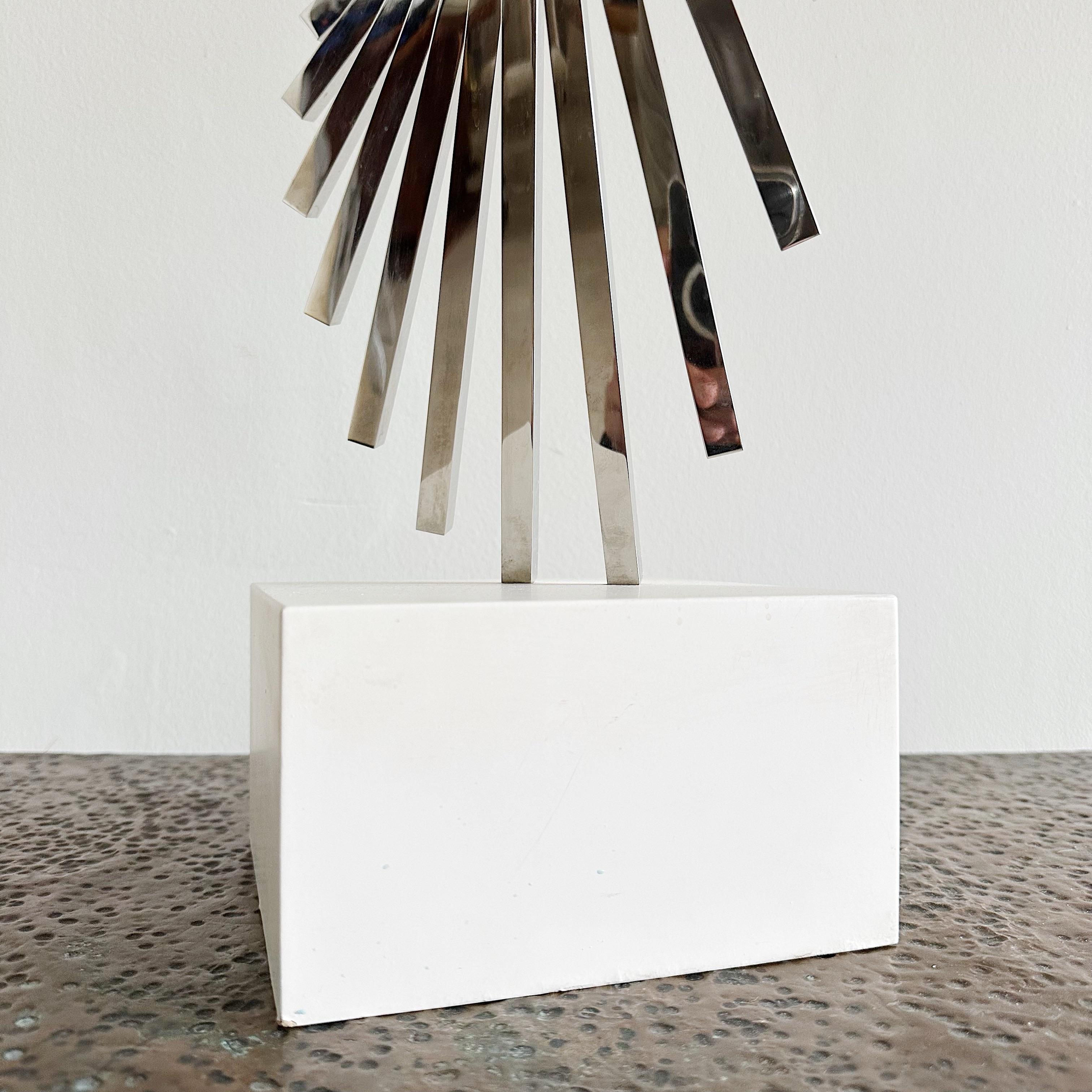 Americano David Lee Brown (1939-2016) Scultura astratta in acciaio inossidabile, America, anni '70 in vendita