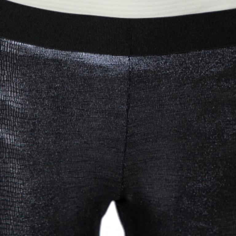 These smart metallic-hued leggings from David Lerner will be a perfect addition to your collection. They come with tapered legs and an elasticized waistband. This knit fabric creation is a buy you won't regret!
