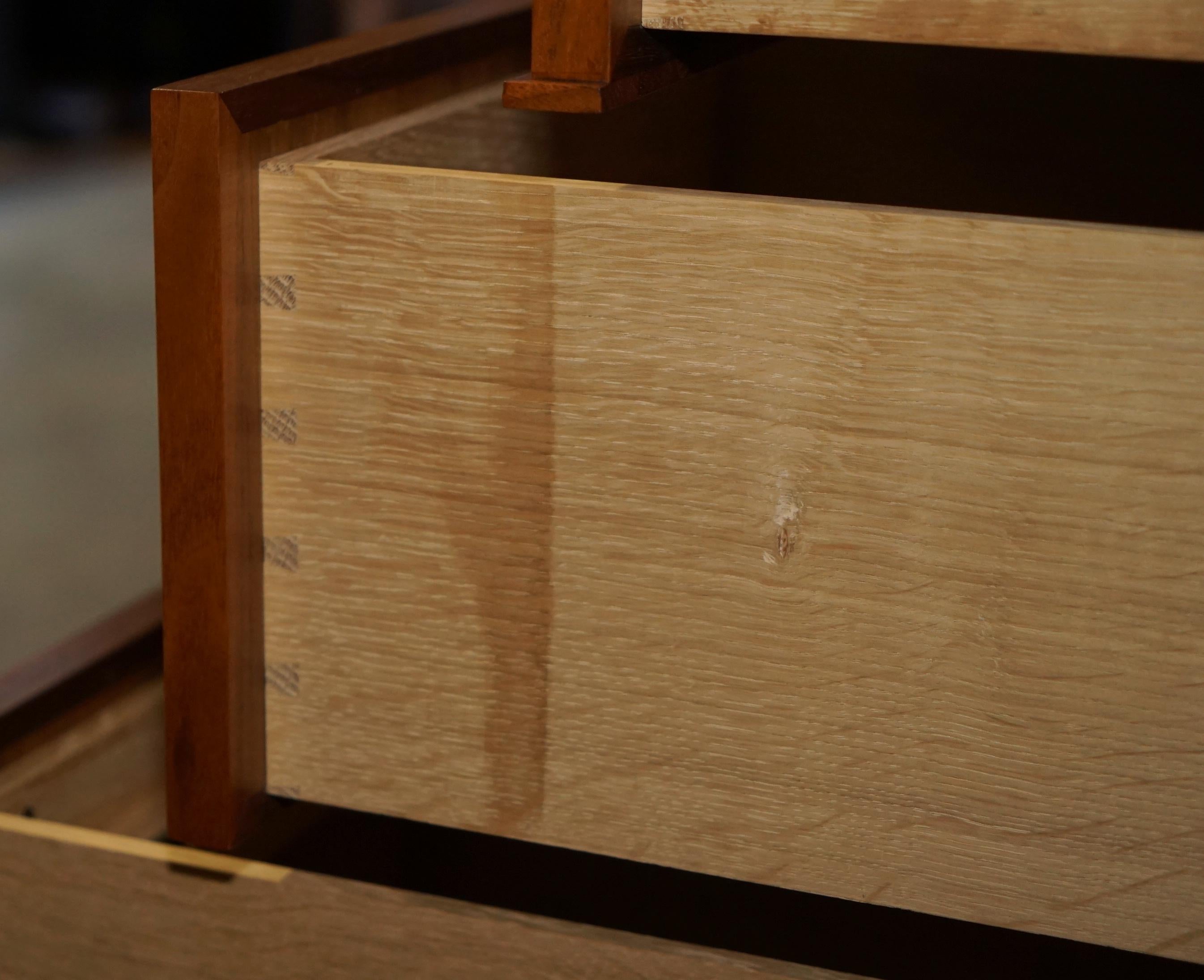 David Linley Burr, scrivania classica in legno di noce per il restauro del legno. in vendita 10