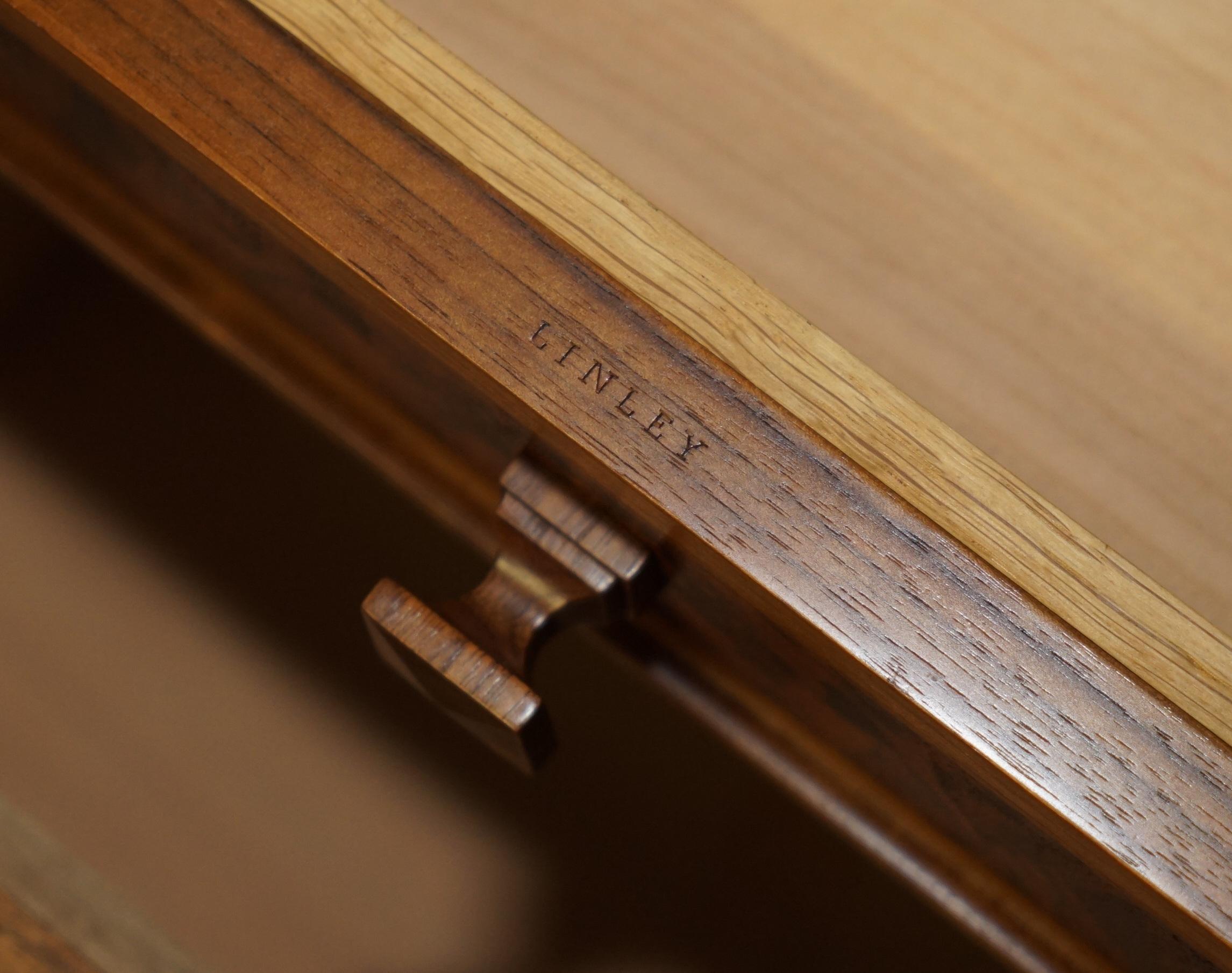 David Linley Burr, scrivania classica in legno di noce per il restauro del legno. in vendita 11