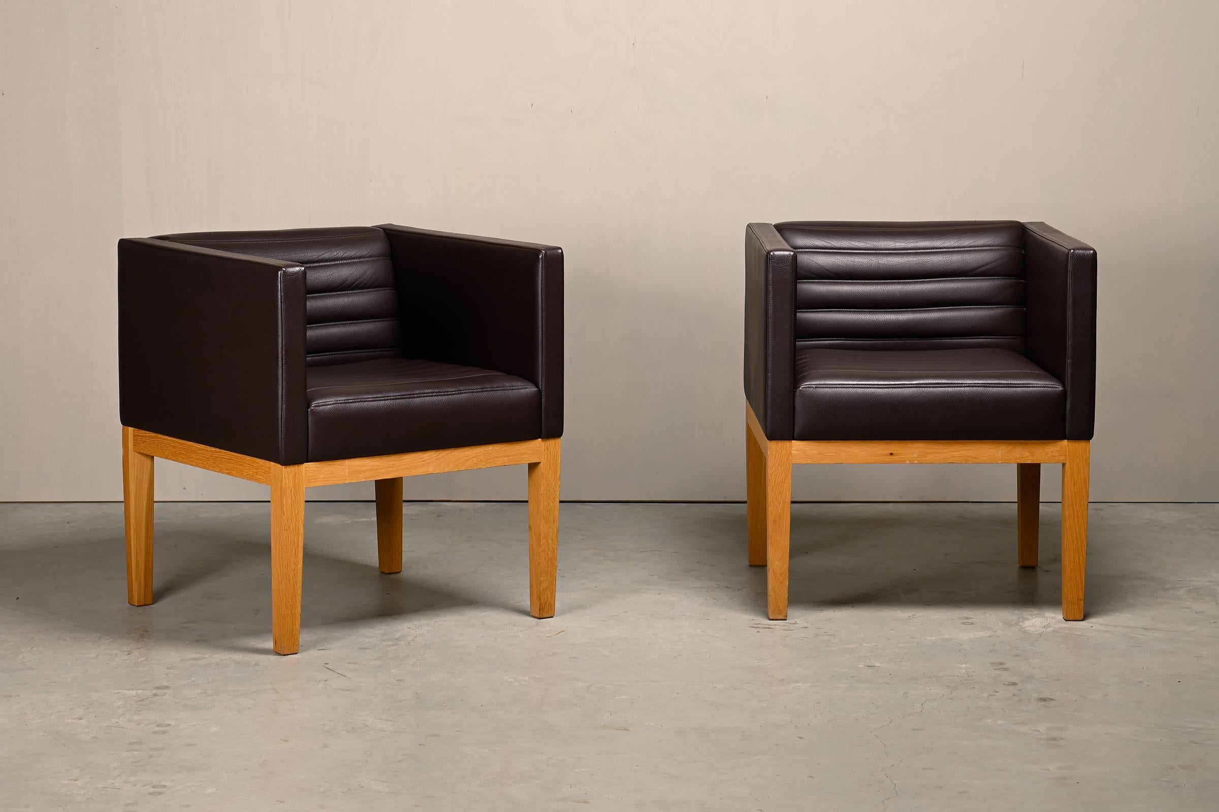 British David Linley Dice Armchairs in chocolate brown leather by LINLEY, London For Sale
