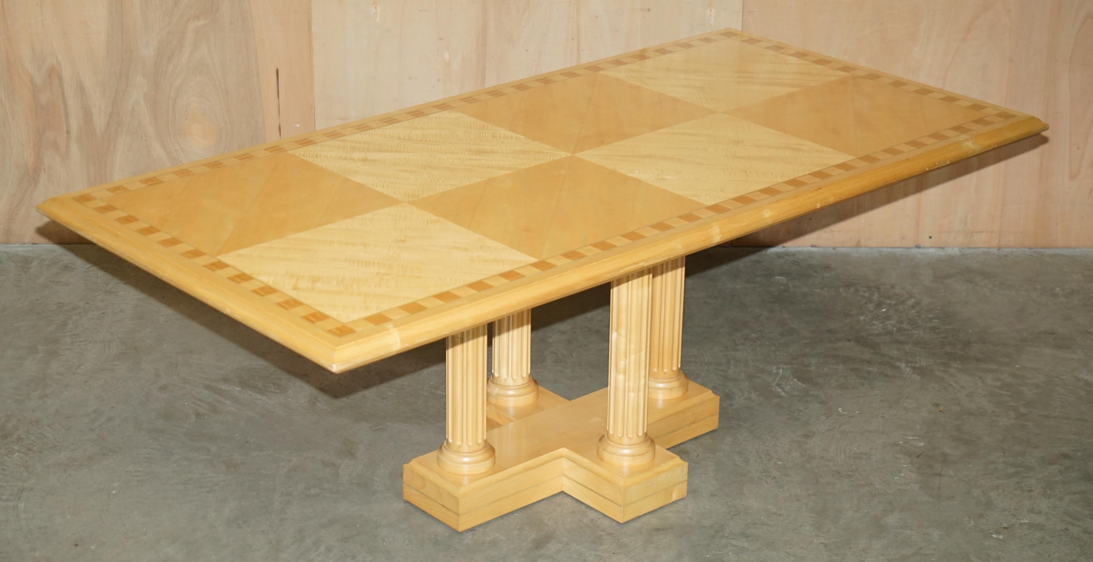 Royal House Antiques

The House of Antiques a le plaisir de proposer à la vente cette superbe table à manger originale du Vicomte David Linley, accompagnée de l'aquarelle originale, très rare, indiquant que la table a été fabriquée pour Gary