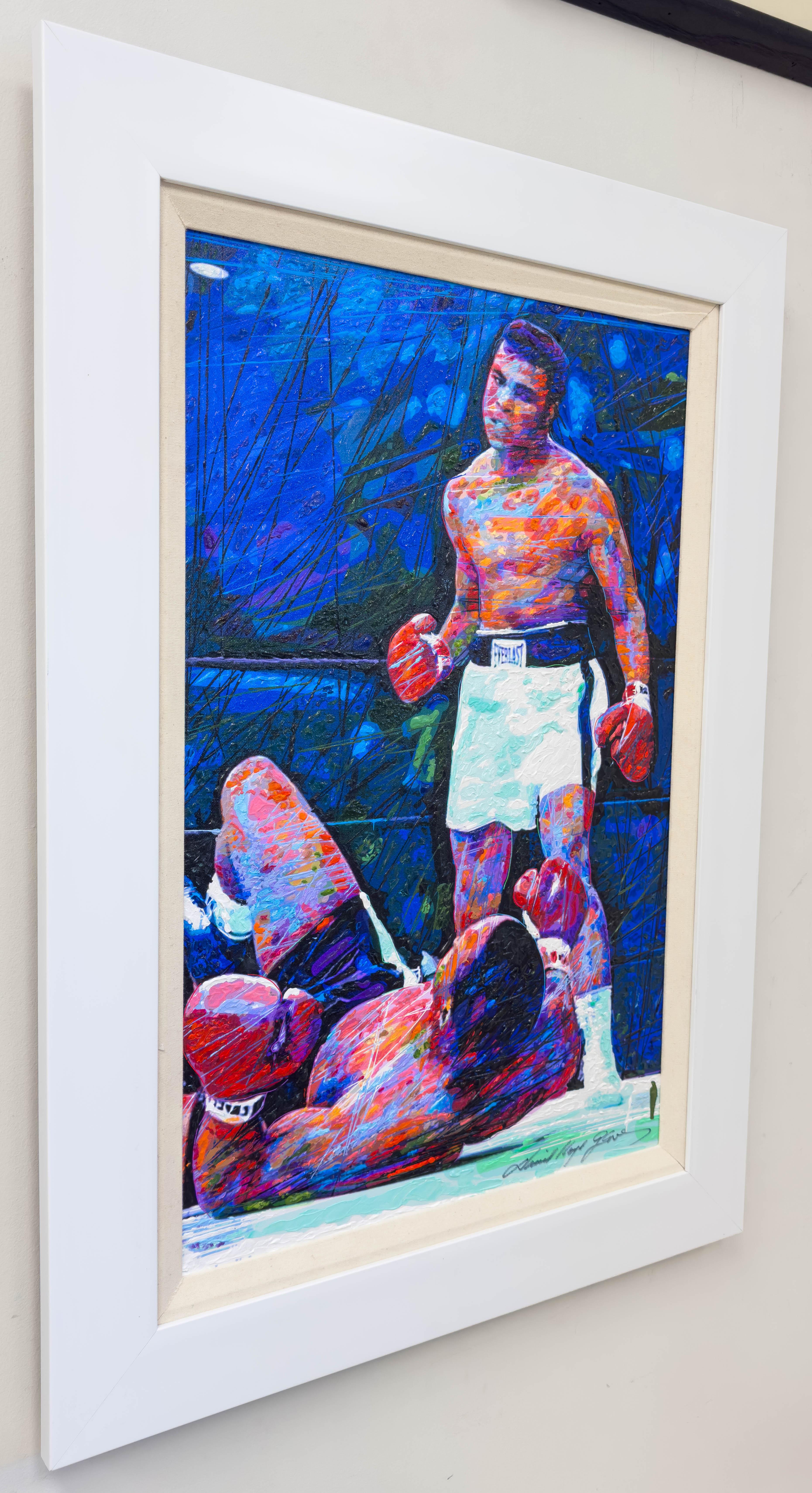 Cette peinture originale de David Lloyds Glover (Canadien, né en 1949) capture un moment emblématique de l'histoire de la boxe : Muhammad Ali se tenant au-dessus de Sonny Liston, tombé au combat. L'œuvre met en évidence la maîtrise de Glover des
