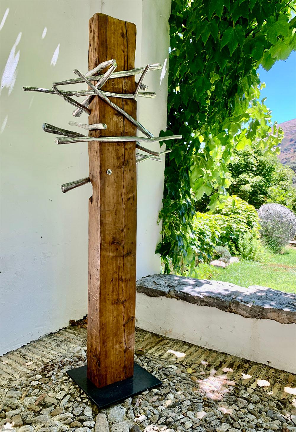 Sculpture moderne abstraite et abstraite de David Marshall « » Stronghold « » en bois d'extérieur et aluminium  en vente 3