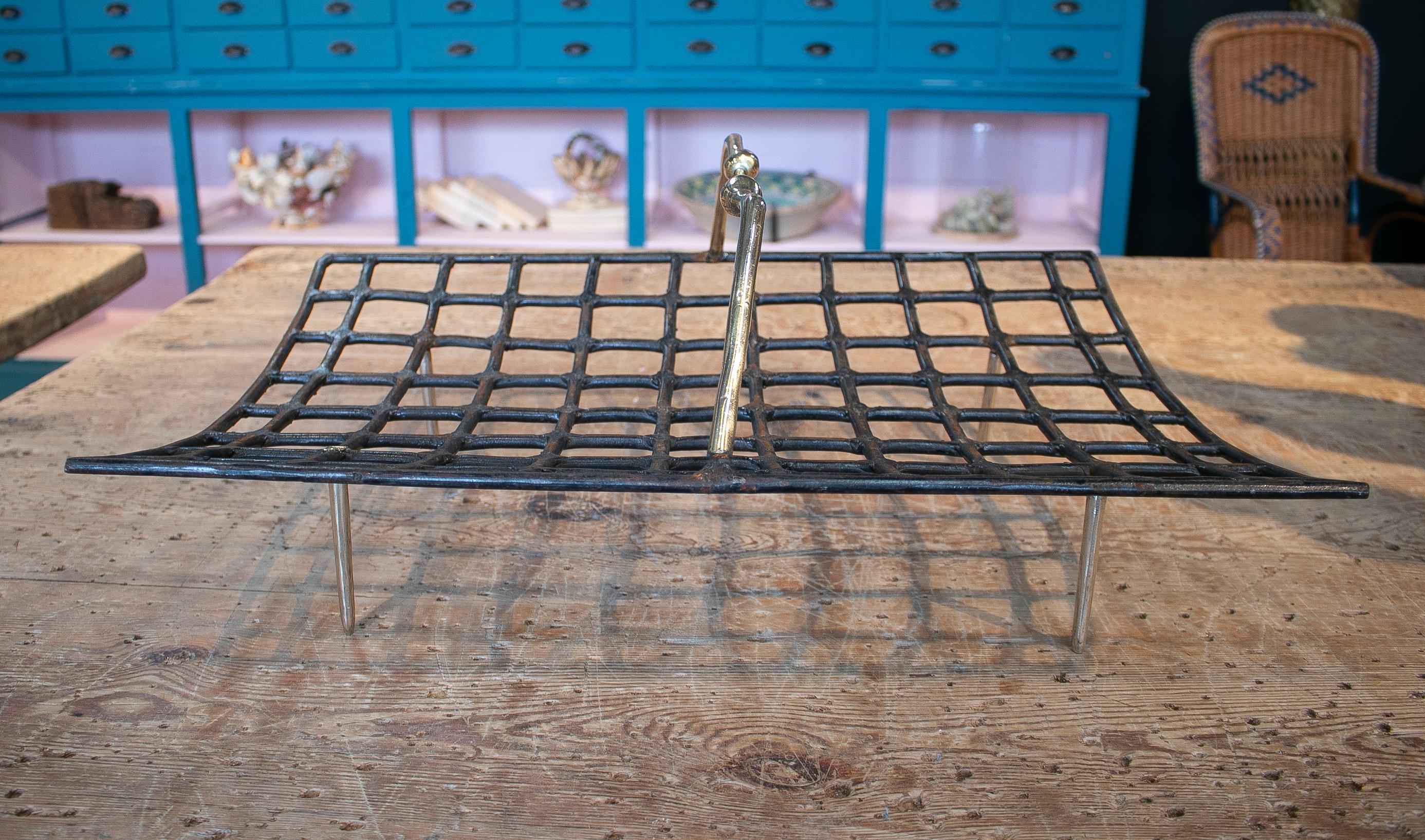 Spanish David Marshall, 1980s Bronze and Iron Magazine Rack For Sale