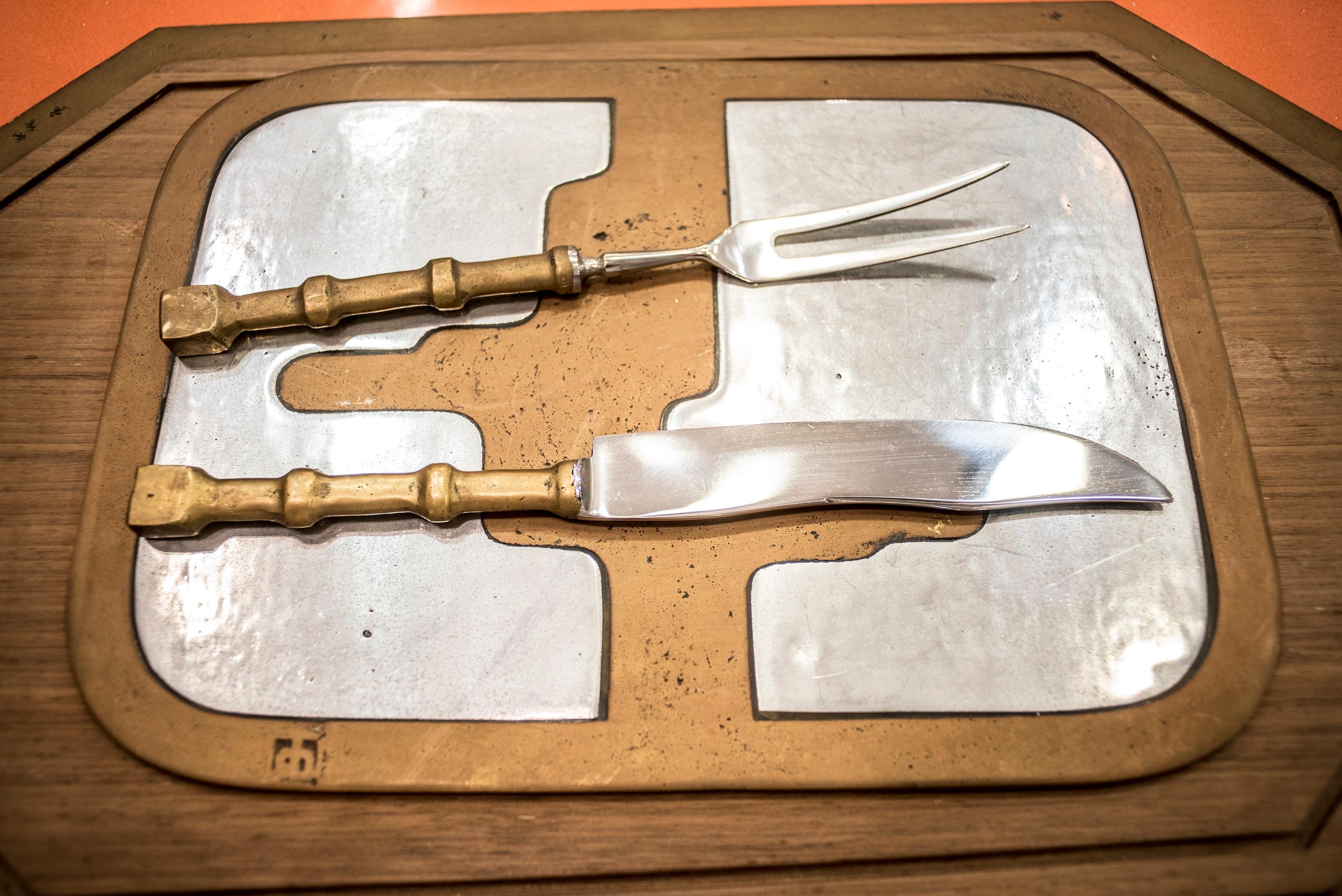 Awesome David Marshall serving tray with fork and knife, signed. Aluminum and brass melted to the sand like traditional casting systems. Wood on the top.
David Marshall (Marbella (Malaga) 1965) is an international well-known sculptor and