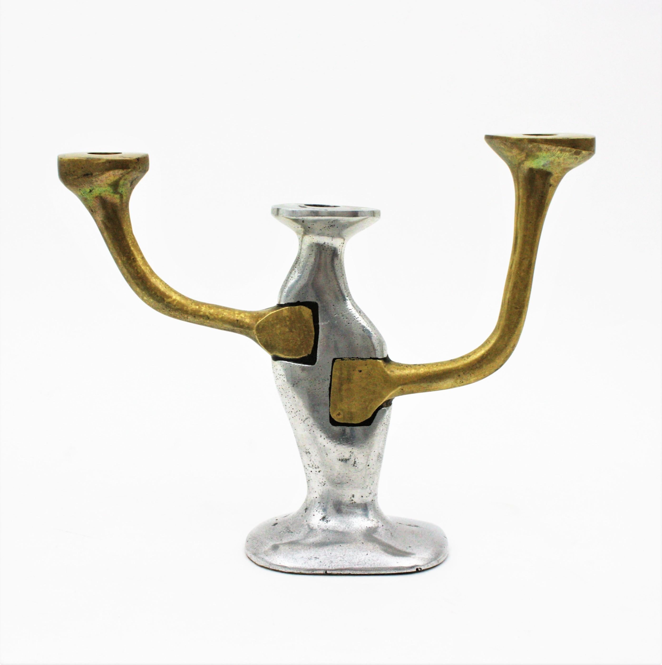Aluminium and Brass Brutalist Candle Holder by David Marshall, Spain, 1970s.

David Marshall Desenos Brutalist three-arm aluminum and brass candlestick.
Very good condition.
Original patina.
Very good vintage condition with minor wear commensurate