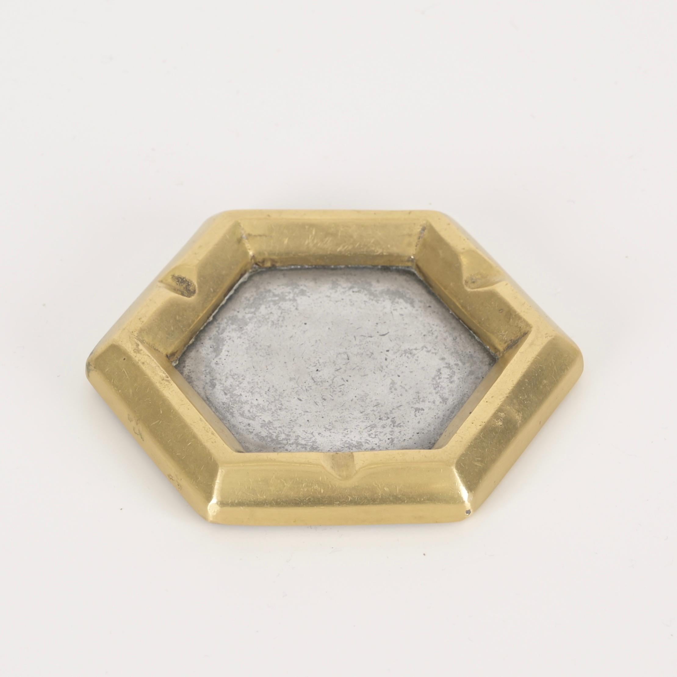 Mid-Century Modern David Marshall hexagonal ashtray in cast brass and aluminum from the 1970s For Sale