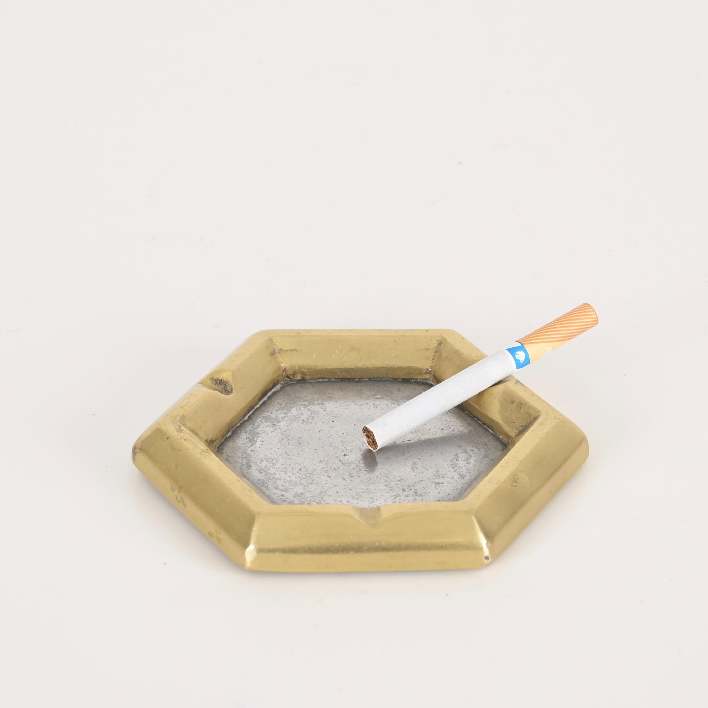 Italian David Marshall hexagonal ashtray in cast brass and aluminum from the 1970s For Sale