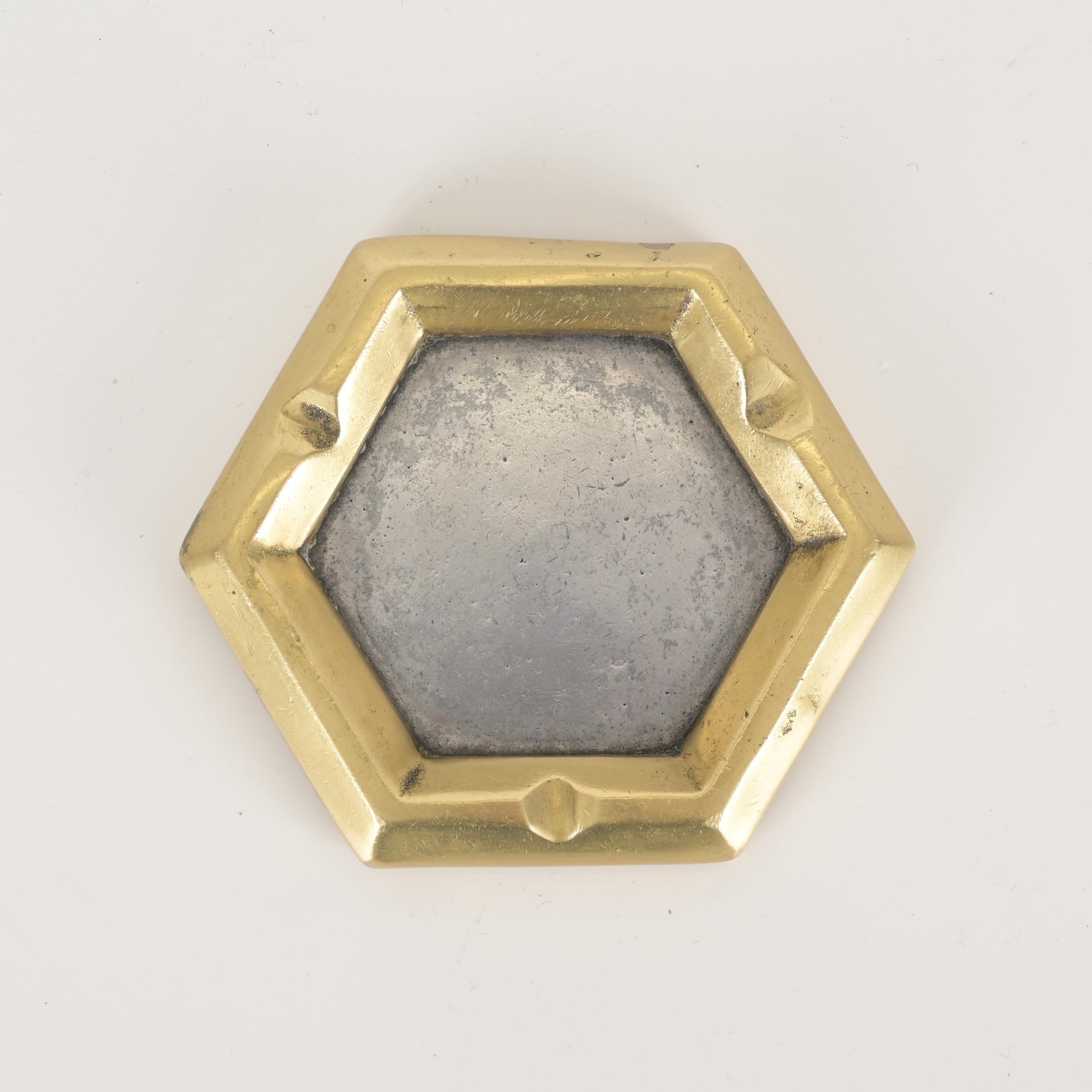 Hand-Crafted David Marshall hexagonal ashtray in cast brass and aluminum from the 1970s For Sale