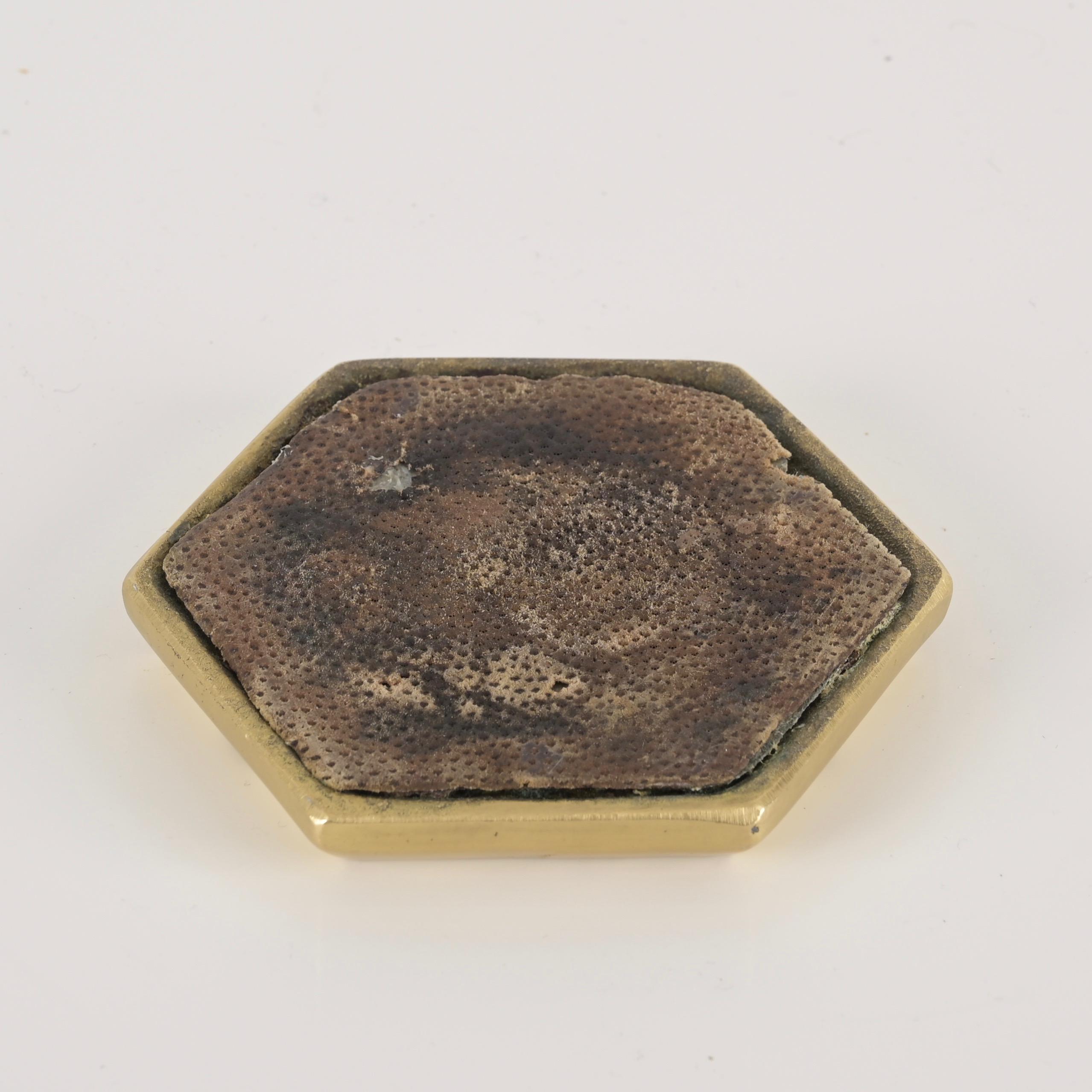 David Marshall hexagonal ashtray in cast brass and aluminum from the 1970s For Sale 1