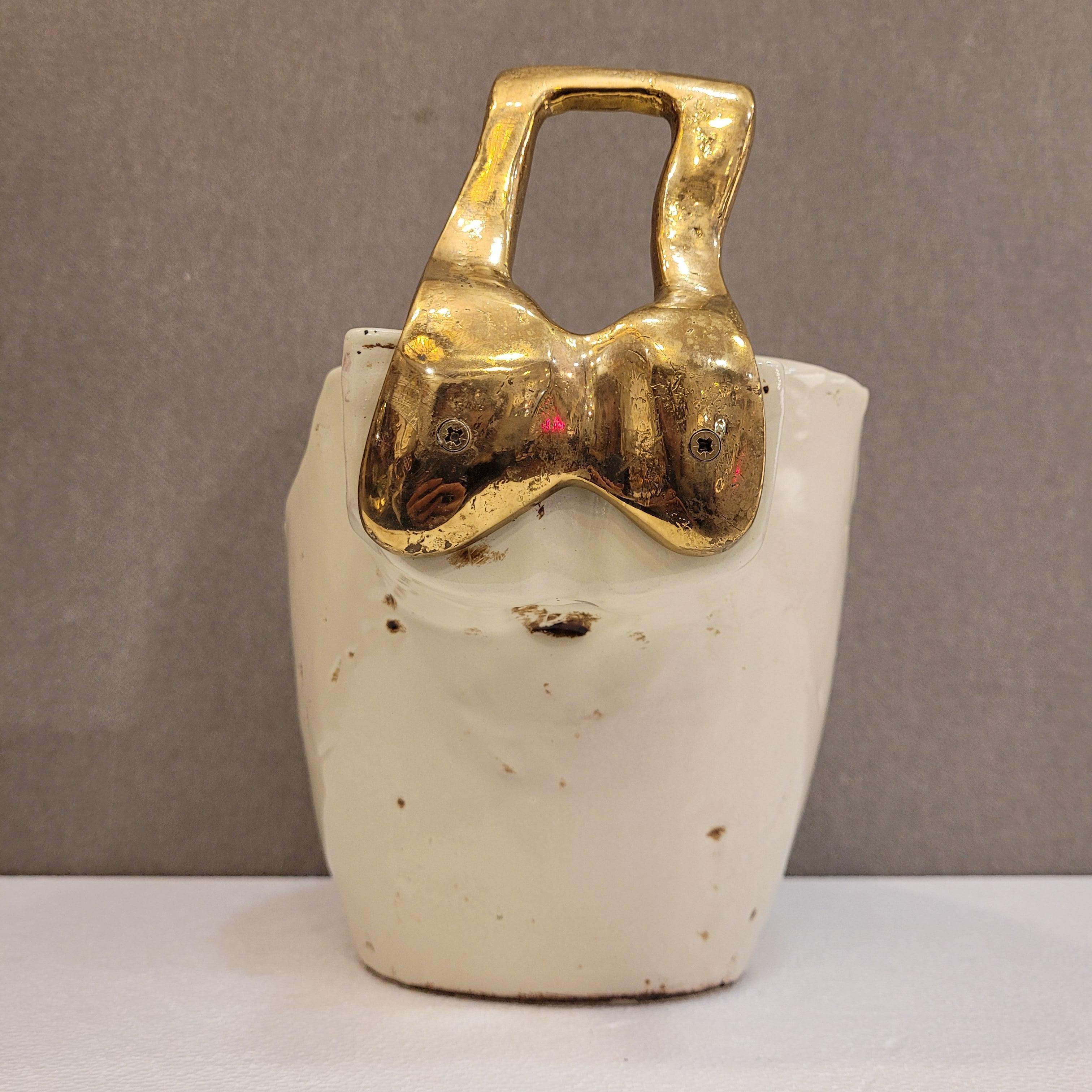 David Marshall off white ceramic and solid bronzes handles Vase Centerpiece In Good Condition In Valladolid, ES