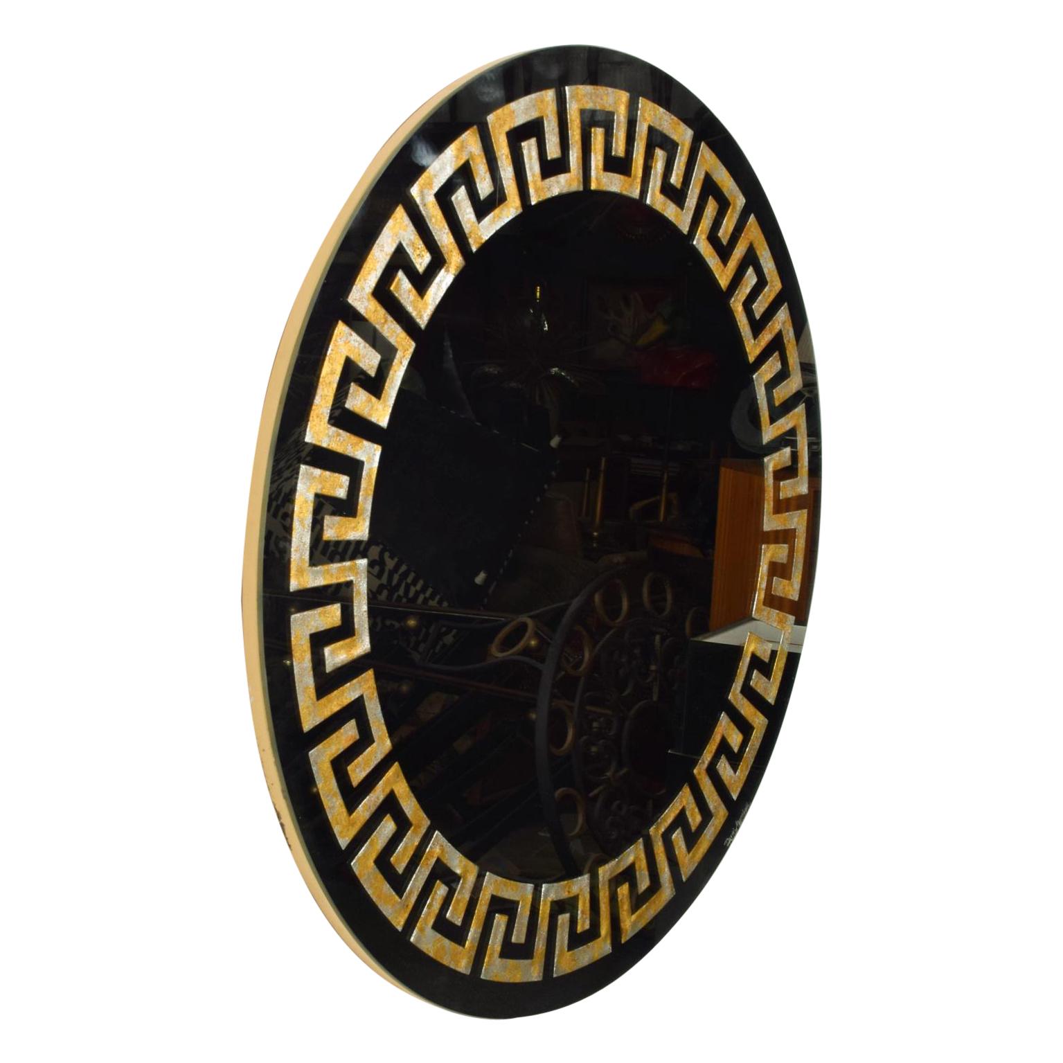 1970s David Marshall Round Wall Mirror Églomisé Greek Key SPAIN
30 in diameter x 0.63 thick.
Original vintage unrestored condition.
Signed on one side.
Refer to images.

