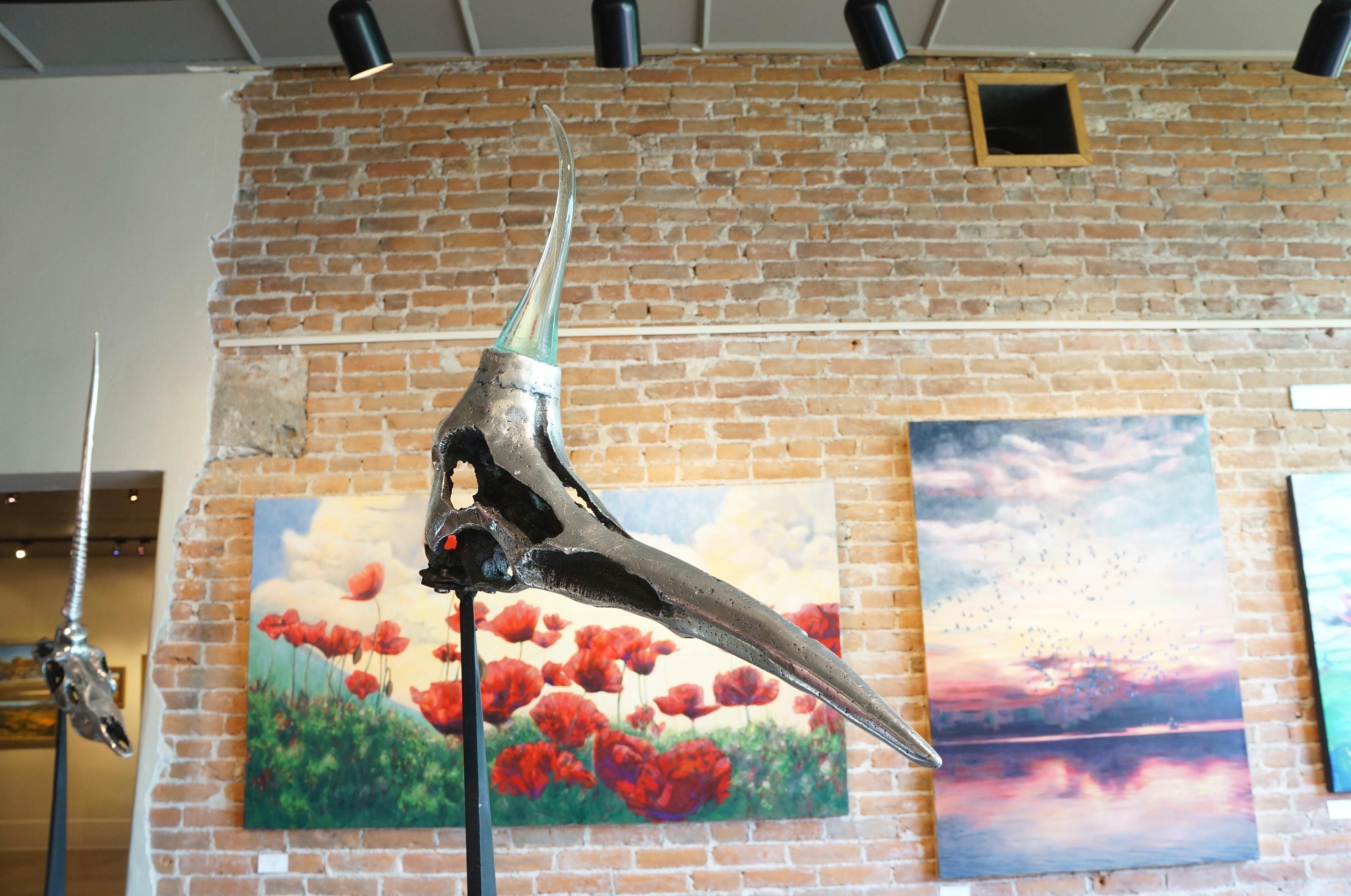 „ Goonibird“ Einzigartiger Fantasie Original Schädel, Aluminium, Glas, Stahl, Stahl – Sculpture von David Marshall