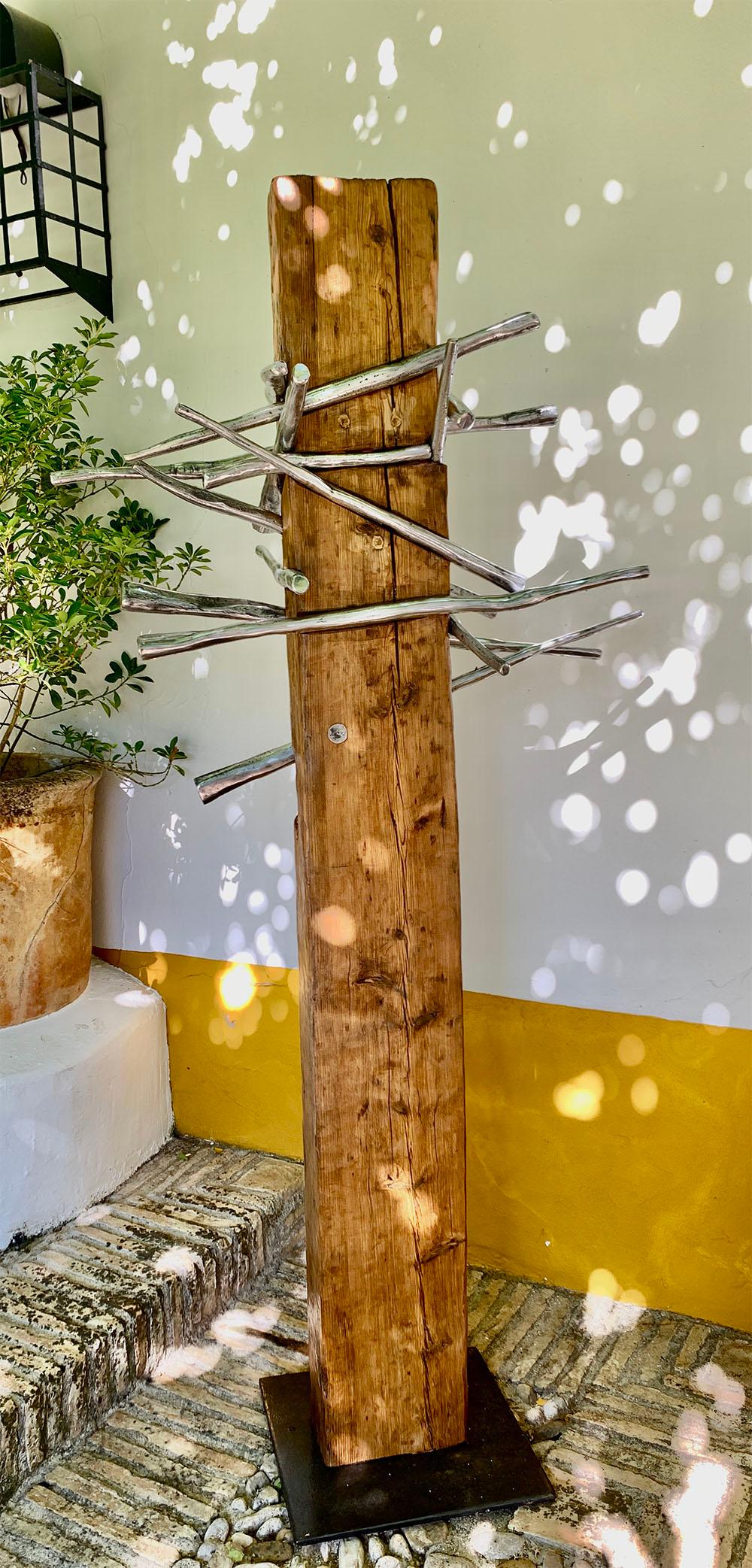 Garten-Skulptur „ Stronghold“ „Outdoor Recycelt  Wood Aluminium Silber (Moderne), Mixed Media Art, von David Marshall