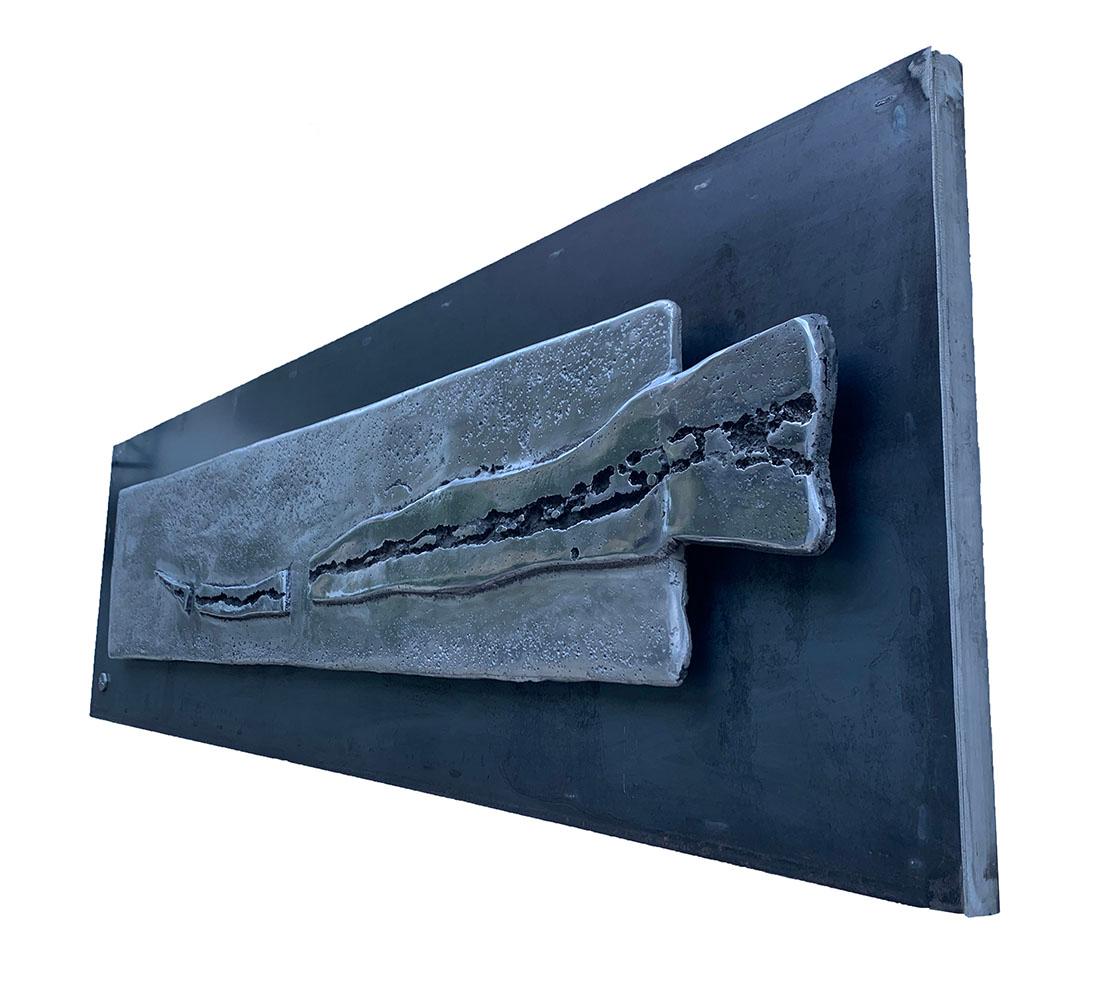 Mural " Anticline " Sculpture murale contemporaine en argent et noir - Art de David Marshall