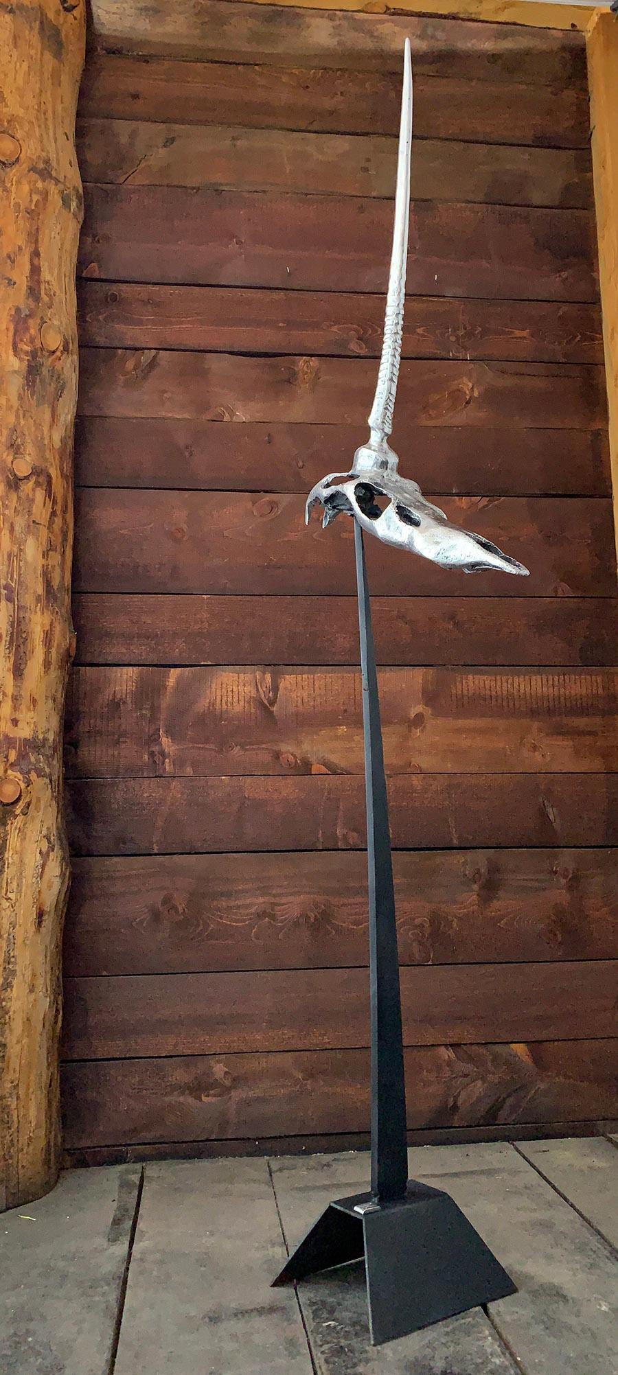 Schädel Abstrakt Groß Outdoor  Skulptur „ Unicornio“ aus Aluminiumguss und Stahlguss im Angebot 5