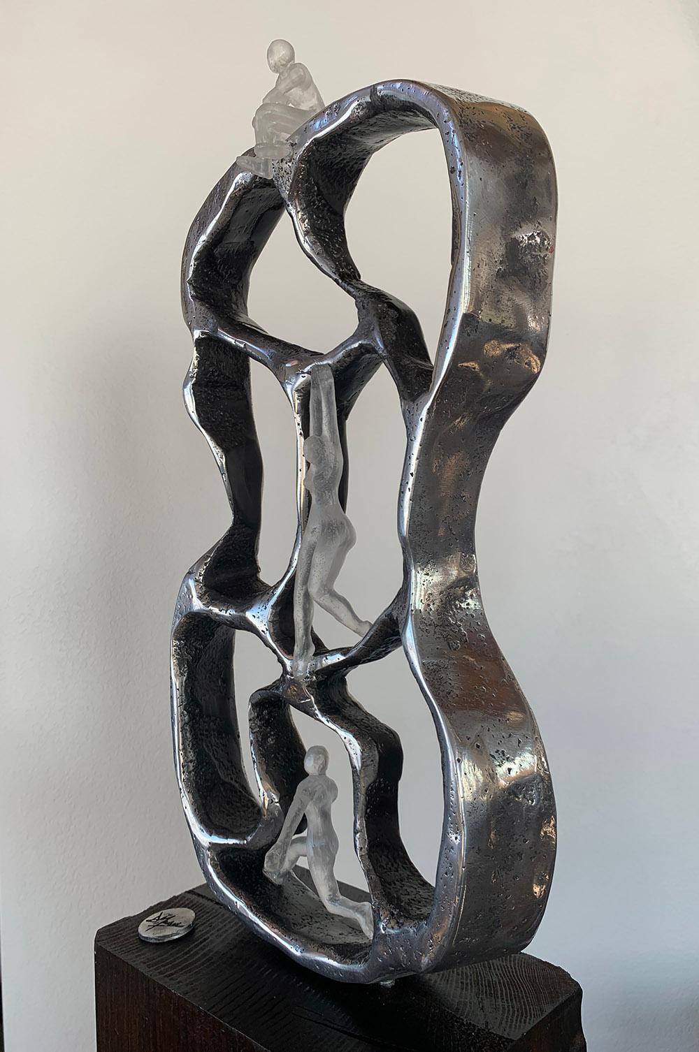Sculpture abstraite « Isolation sociale » en verre, bois et acier en vente 1
