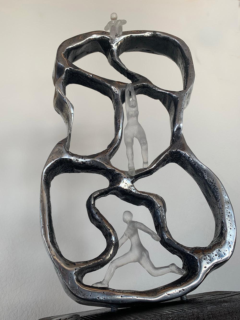 Sculpture abstraite « Isolation sociale » en verre, bois et acier en vente 4