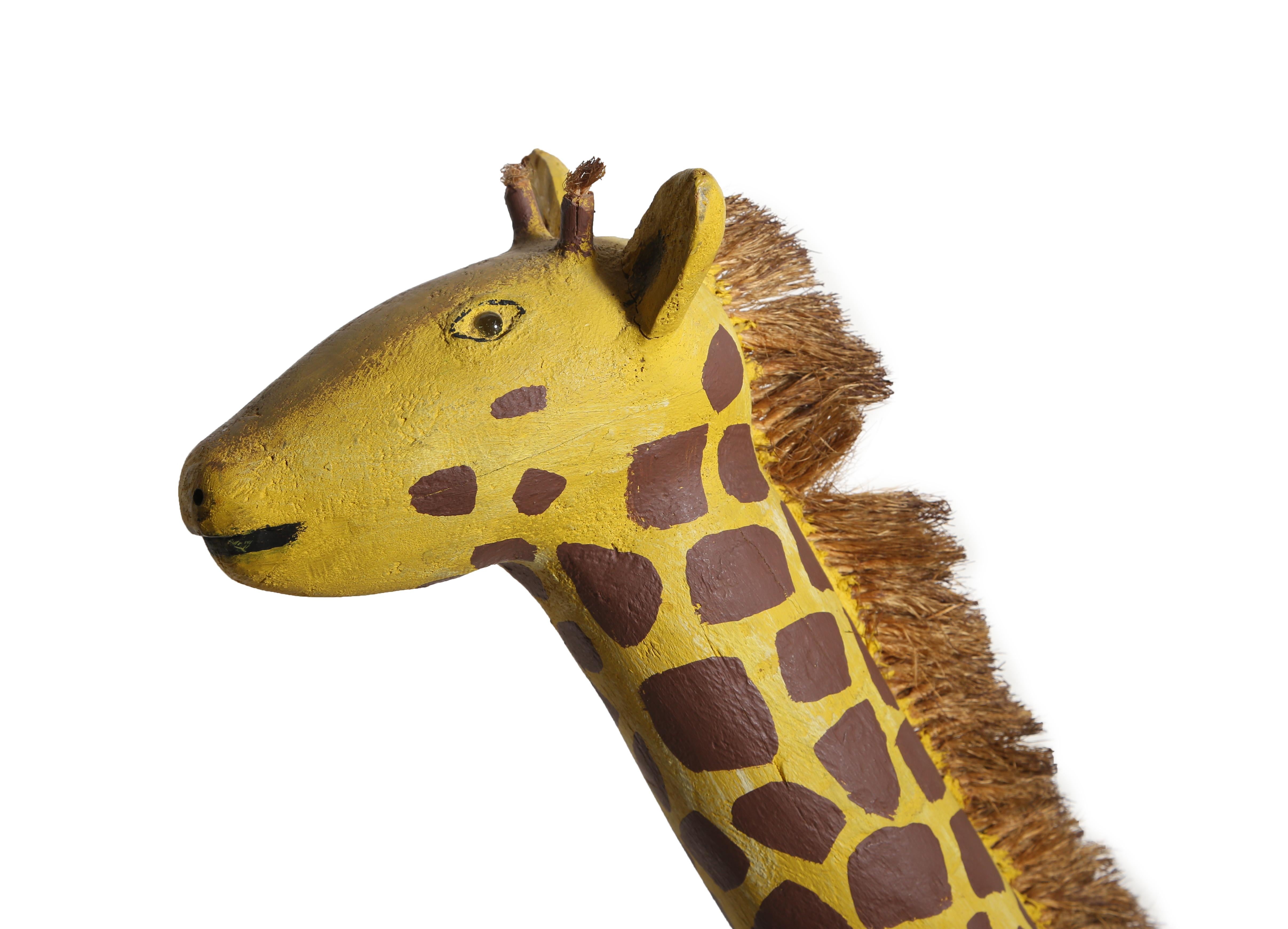 Giraffen-Skulptur aus handgeschnitztem und bemaltem Holz von David Max Alvarez im Angebot 2