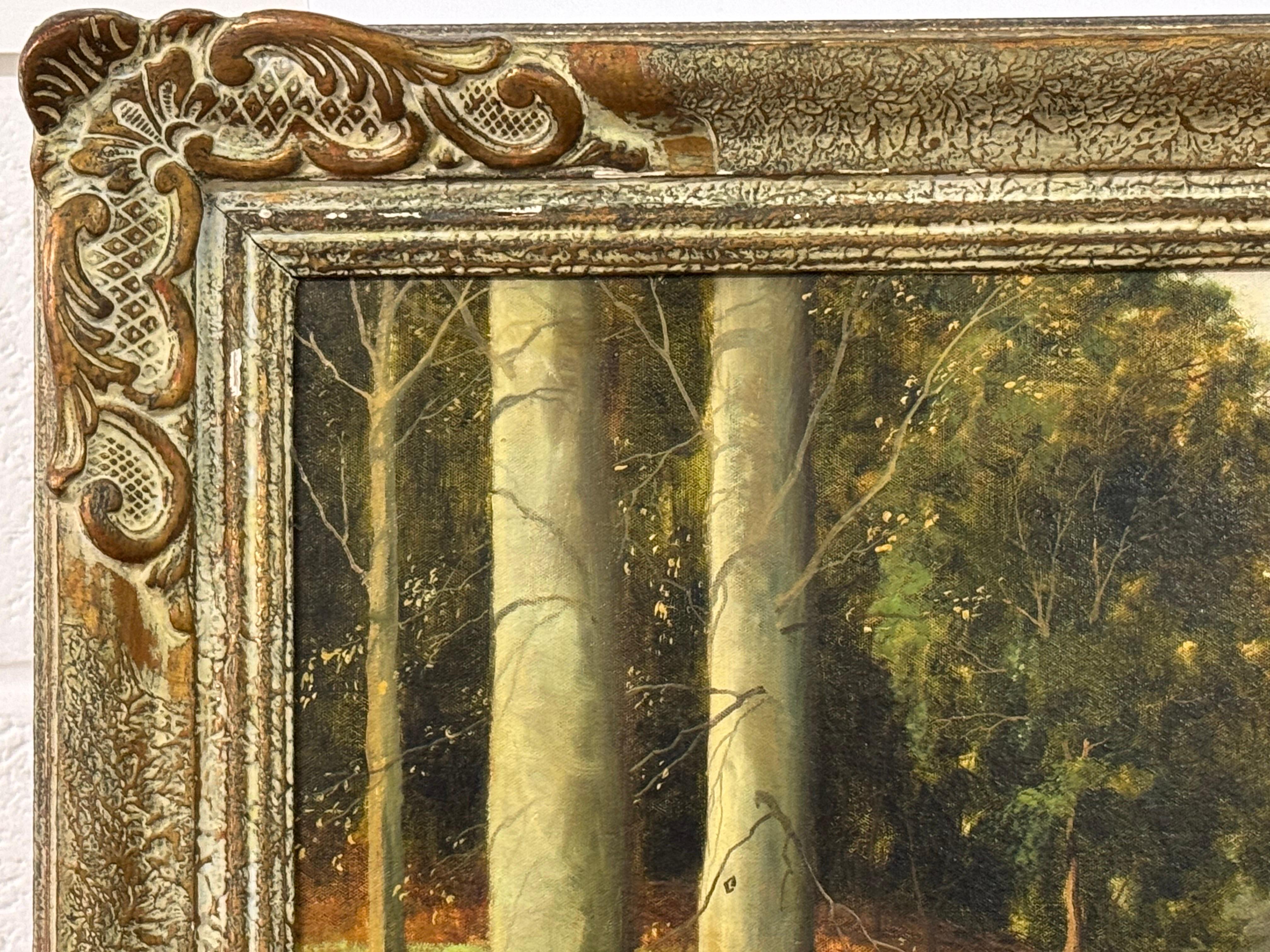 Donna nel Wood che cammina tra gli alberi verso un cottage nella campagna inglese in vendita 9