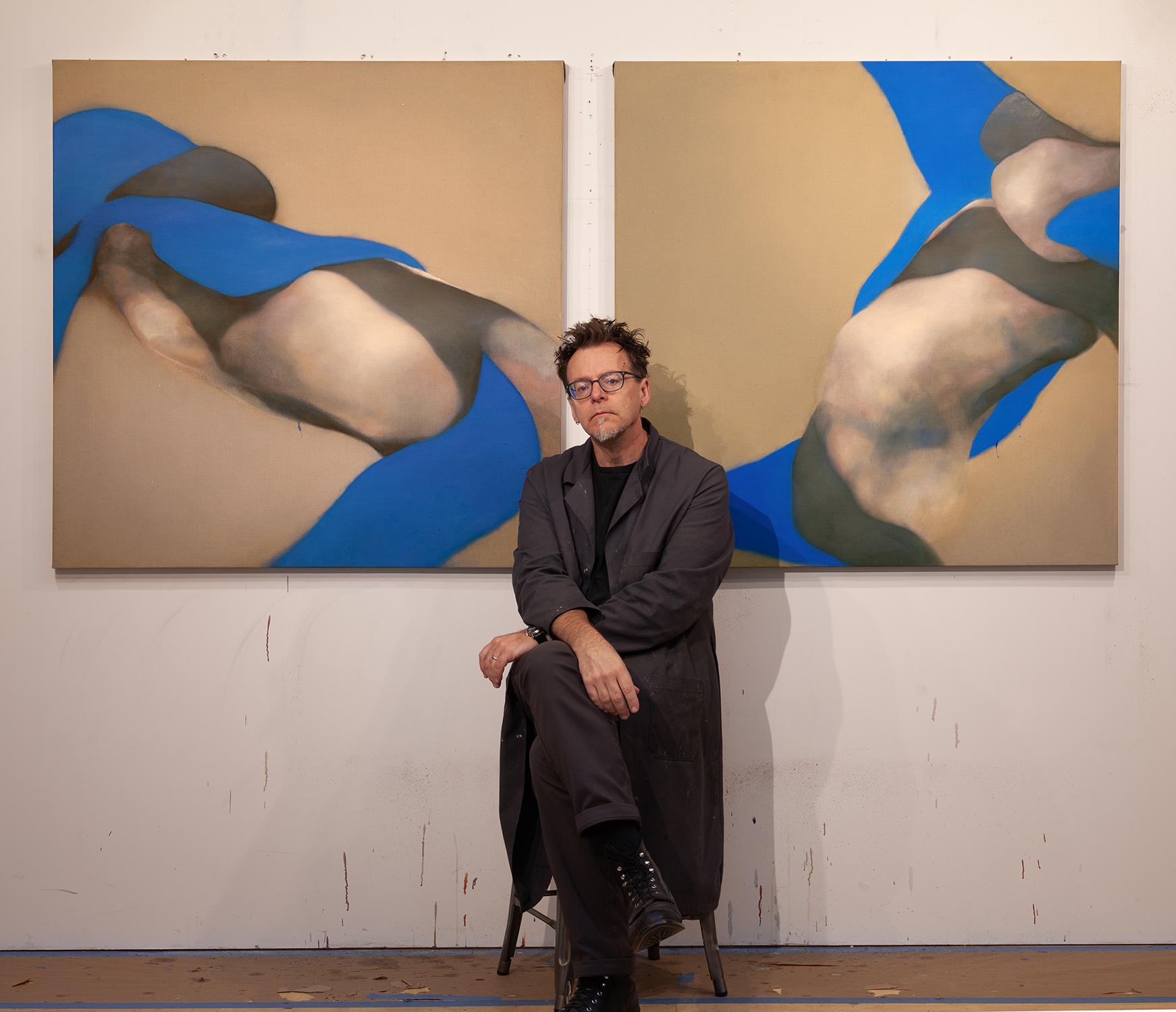 Olio su lino: 'In Birdshadow (a sinistra) - Figurative Painting Marrone di David Mellen
