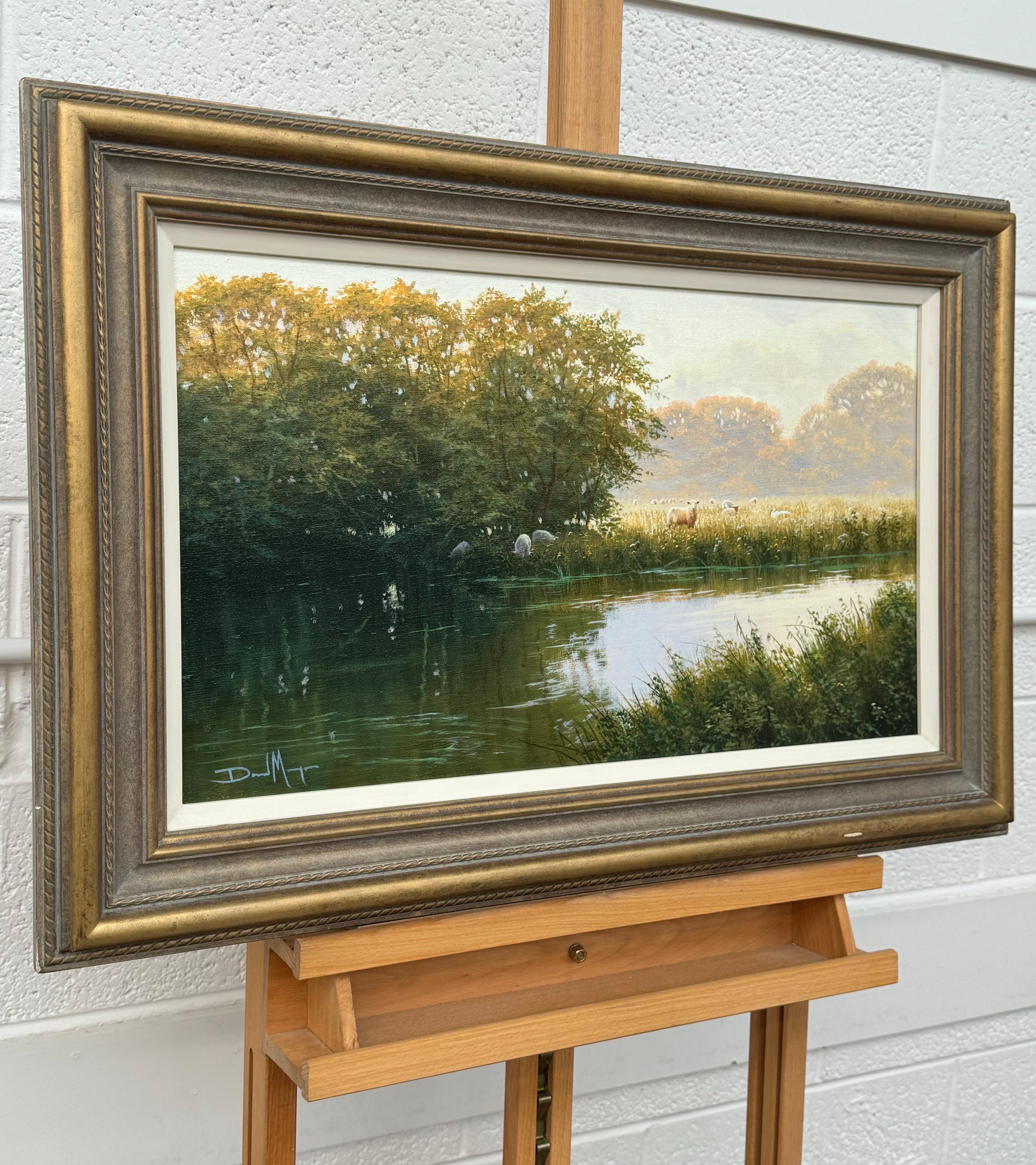 Scène de paysage fluvial avec moutons dans la campagne anglaise par un artiste anglais - Painting de David Morgan