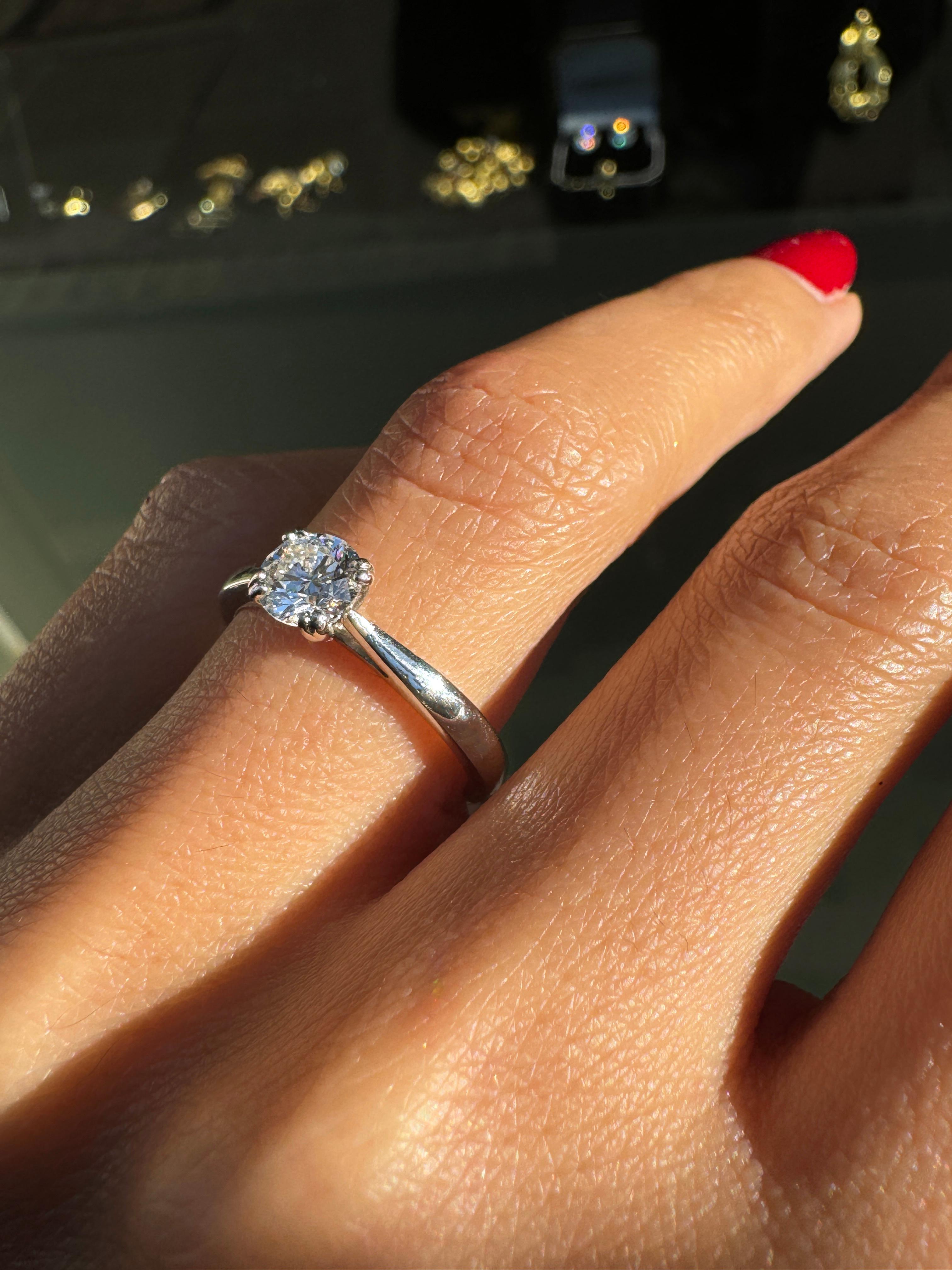 David Morris 0.57ct F VS1 Diamond Platinum Solitaire Engagement Ring In Excellent Condition For Sale In London, GB