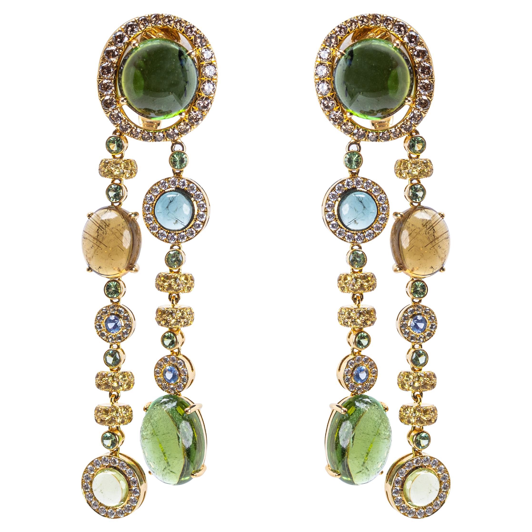 David David Boucles d'oreilles pendantes en or jaune 18 K Tourmaline verte, diamant, saphir en vente