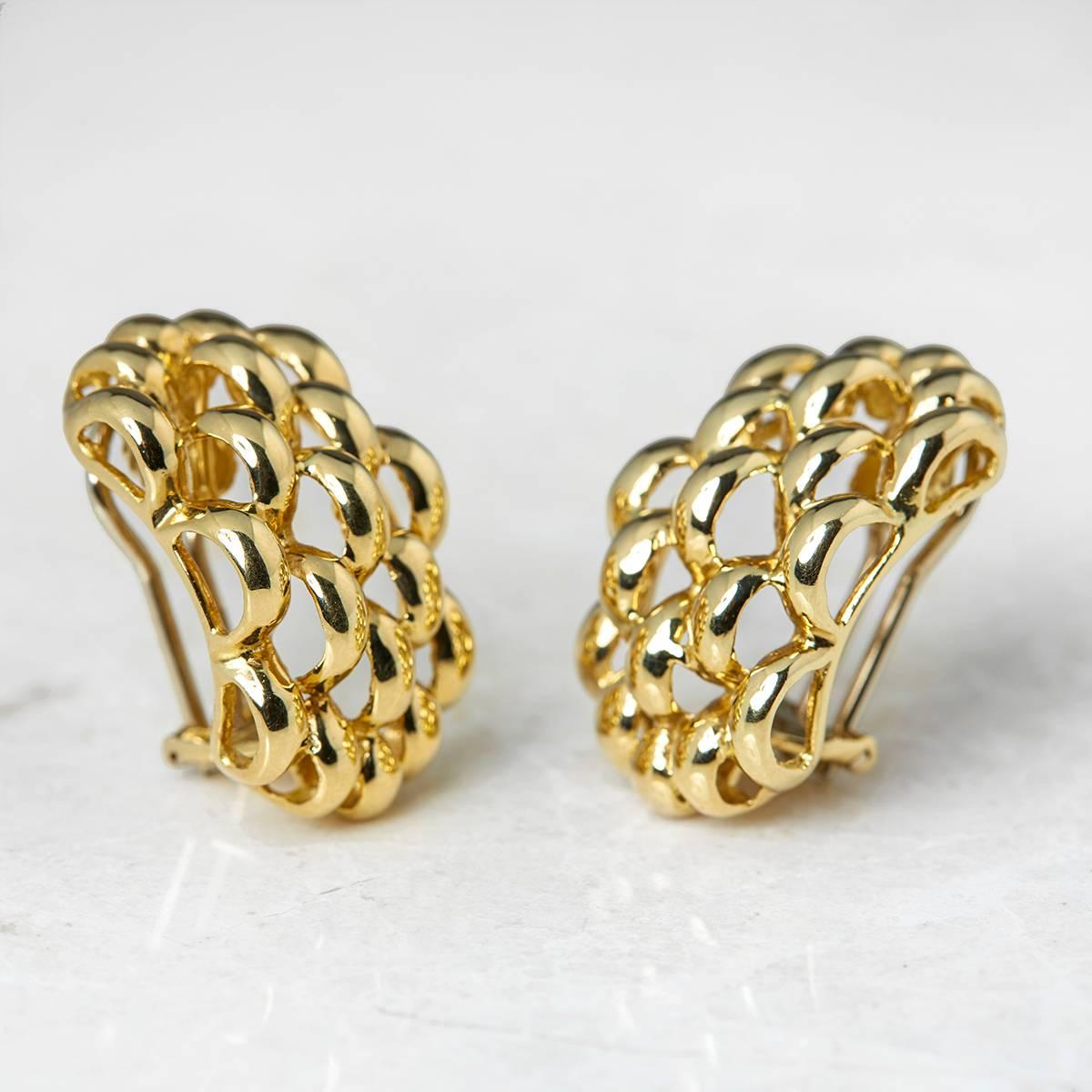 Code: COM089
Brand: David Morris
Description: 18k Yellow Gold Honeycomb Clip Earrings
Accompanied With: Presentation Box
Gender: Ladies
Earring Length: 3cm
Earring Width: 1.8cm
Earring Back: Clip-on
Condition: 8
Material: Yellow Gold
Total Weight: