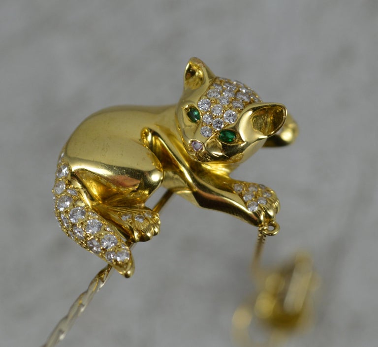 David Morris 18ct Gold VS Diamond Emerald Cat and Mouse Pin For Sale 8