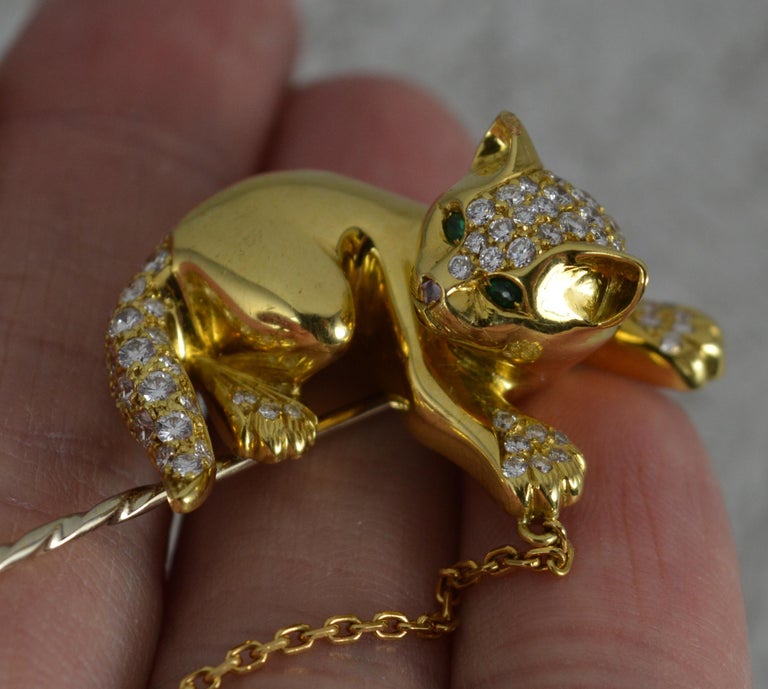 Women's David Morris 18ct Gold VS Diamond Emerald Cat and Mouse Pin For Sale
