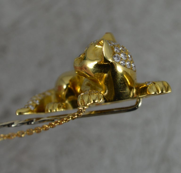 David Morris 18ct Gold VS Diamond Emerald Cat and Mouse Pin For Sale 1
