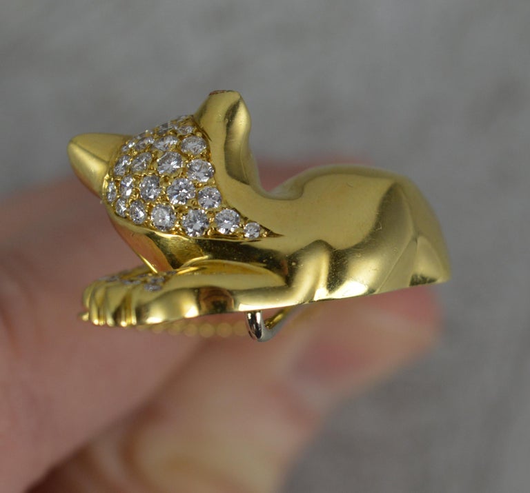 David Morris 18ct Gold VS Diamond Emerald Cat and Mouse Pin For Sale 2