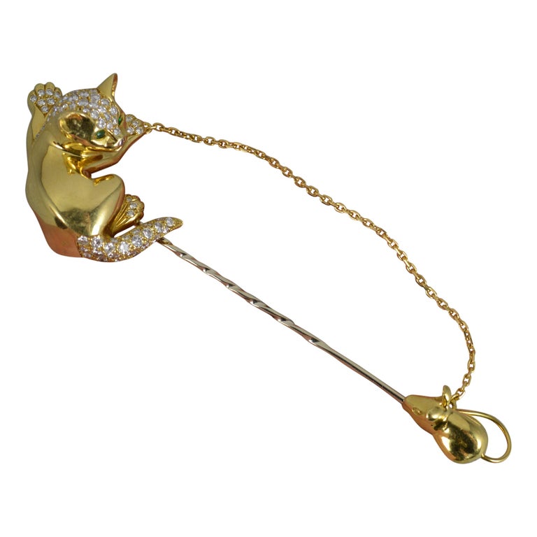 David Morris 18ct Gold VS Diamond Emerald Cat and Mouse Pin For Sale
