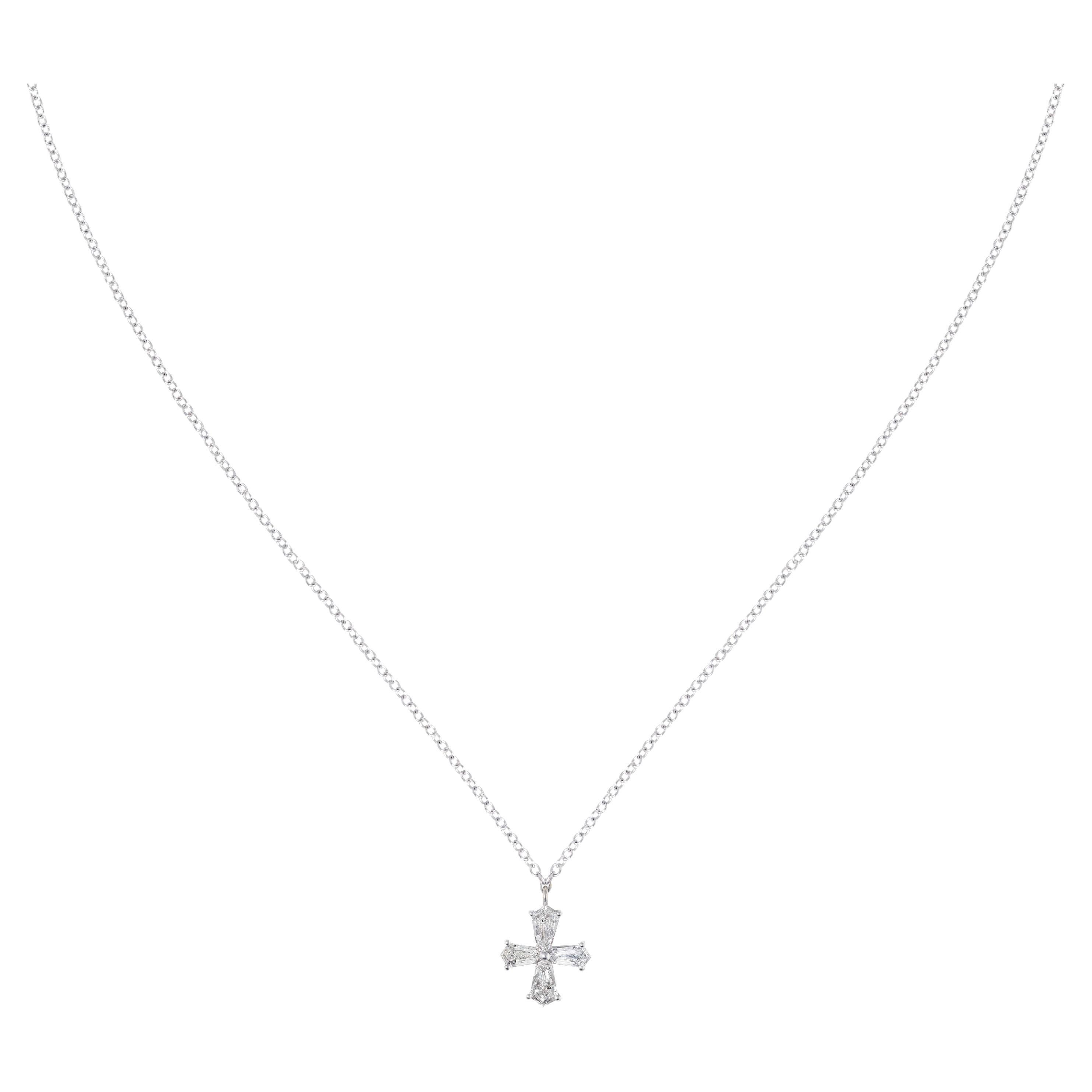 David Morris 18ct White Gold 0.50ct Cross Pendant 18ct White Gold Chain Necklace For Sale