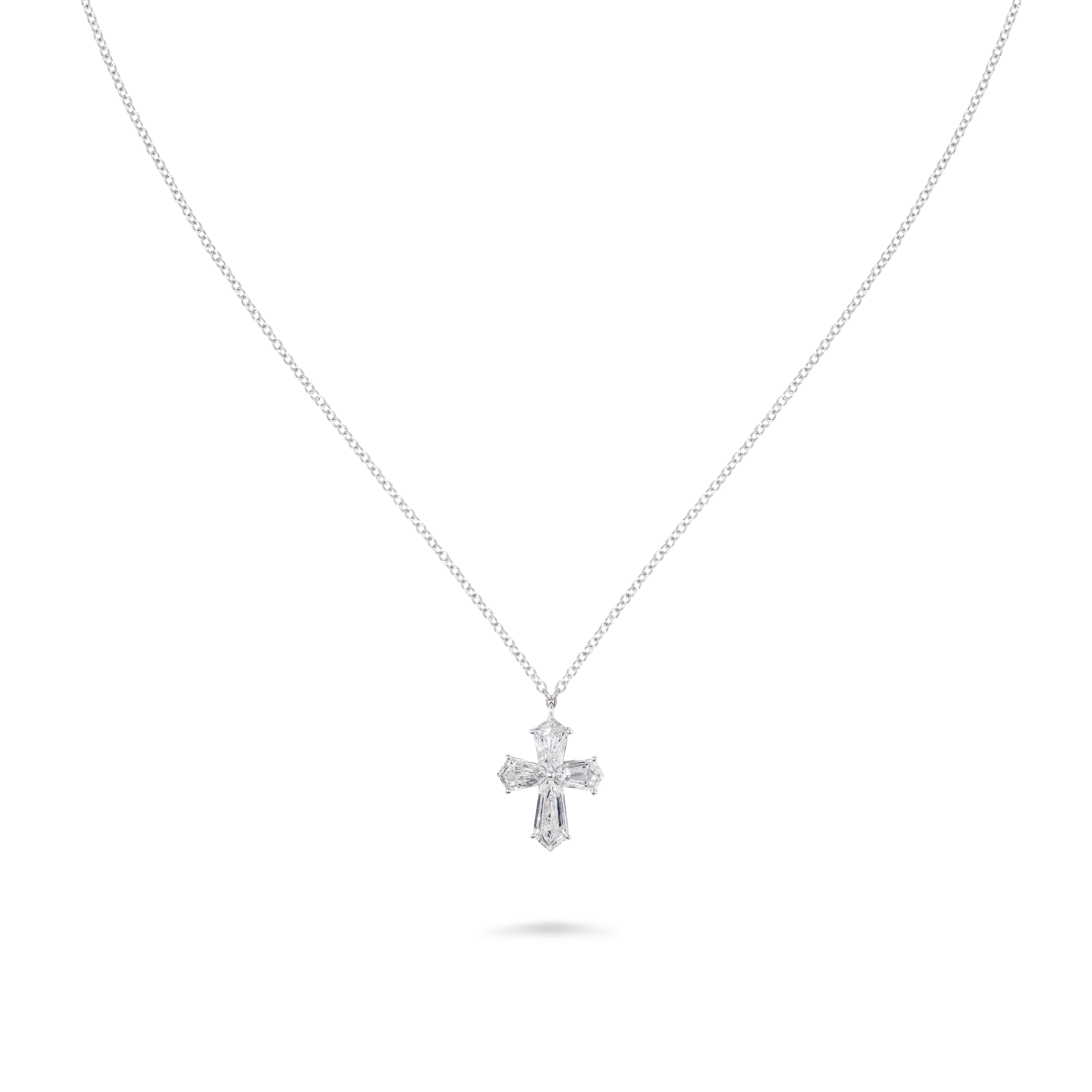 Kite Cut David Morris 18ct White Gold 1.93ct Cross Pendant 18ct White Gold Chain Necklace For Sale
