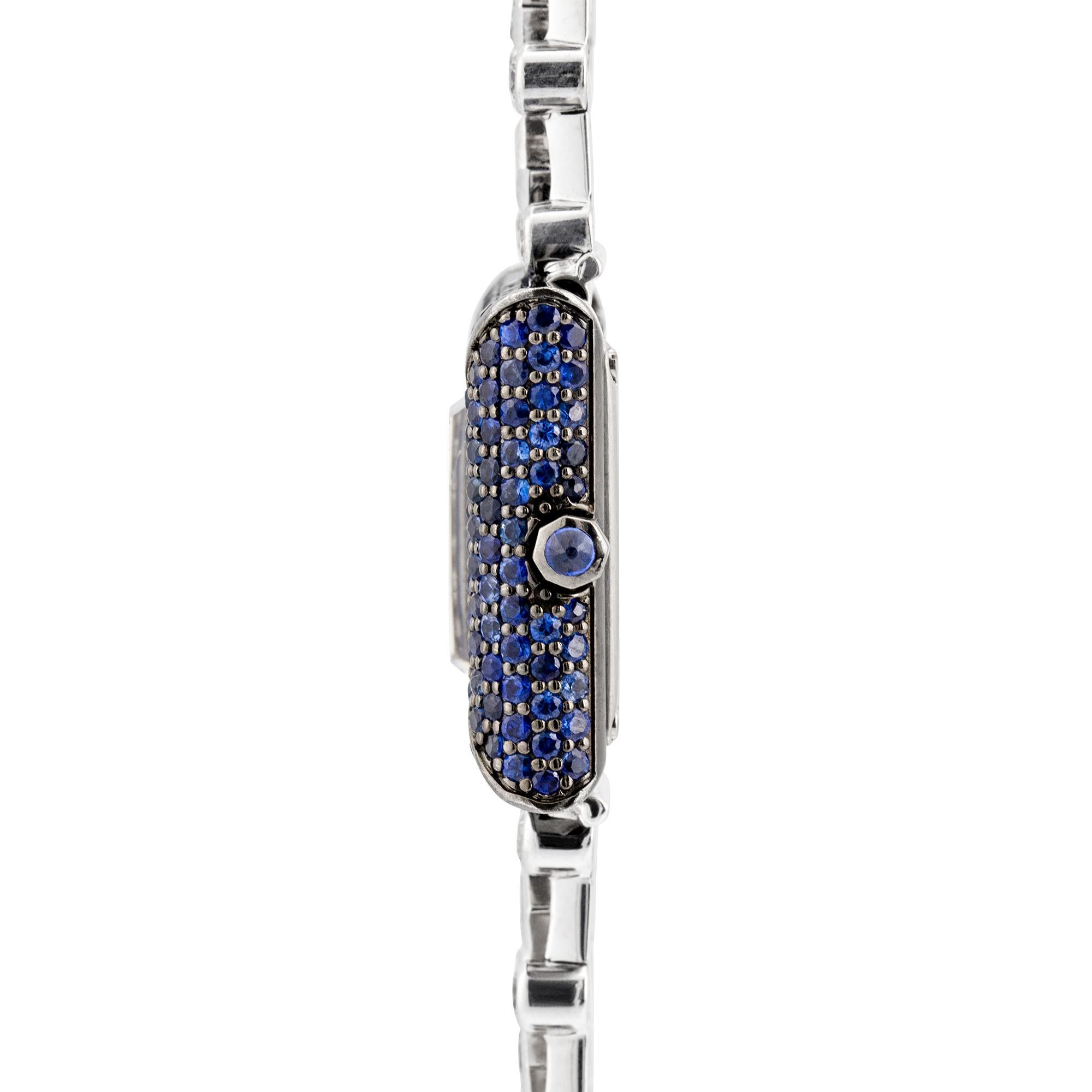 Schmuckarmbanduhr von David Morris mit blauem Saphir und weißen Diamanten (Rundschliff) im Angebot