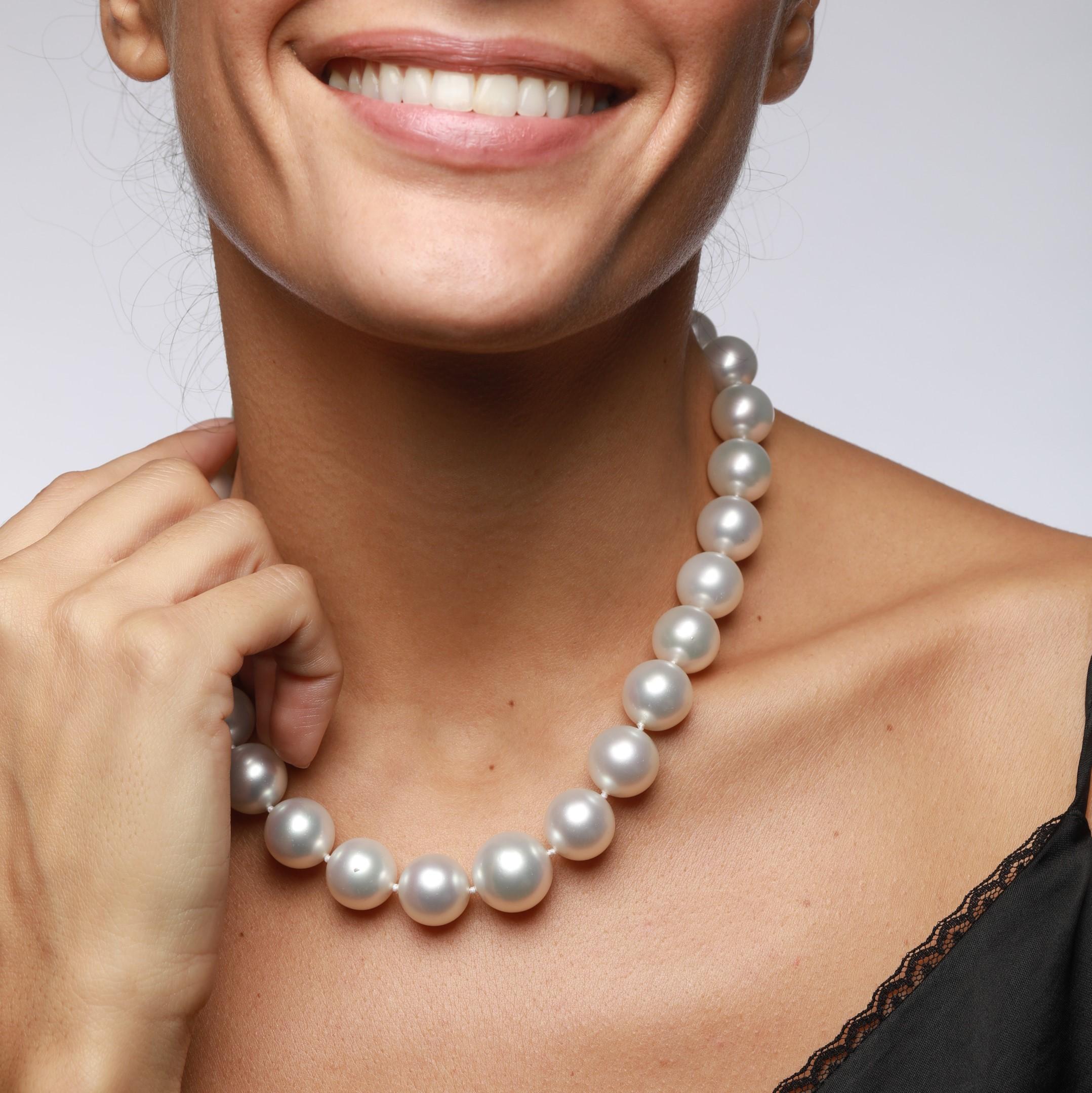 David Morris Goldperlenkette mit Diamantverschluss (Rundschliff)