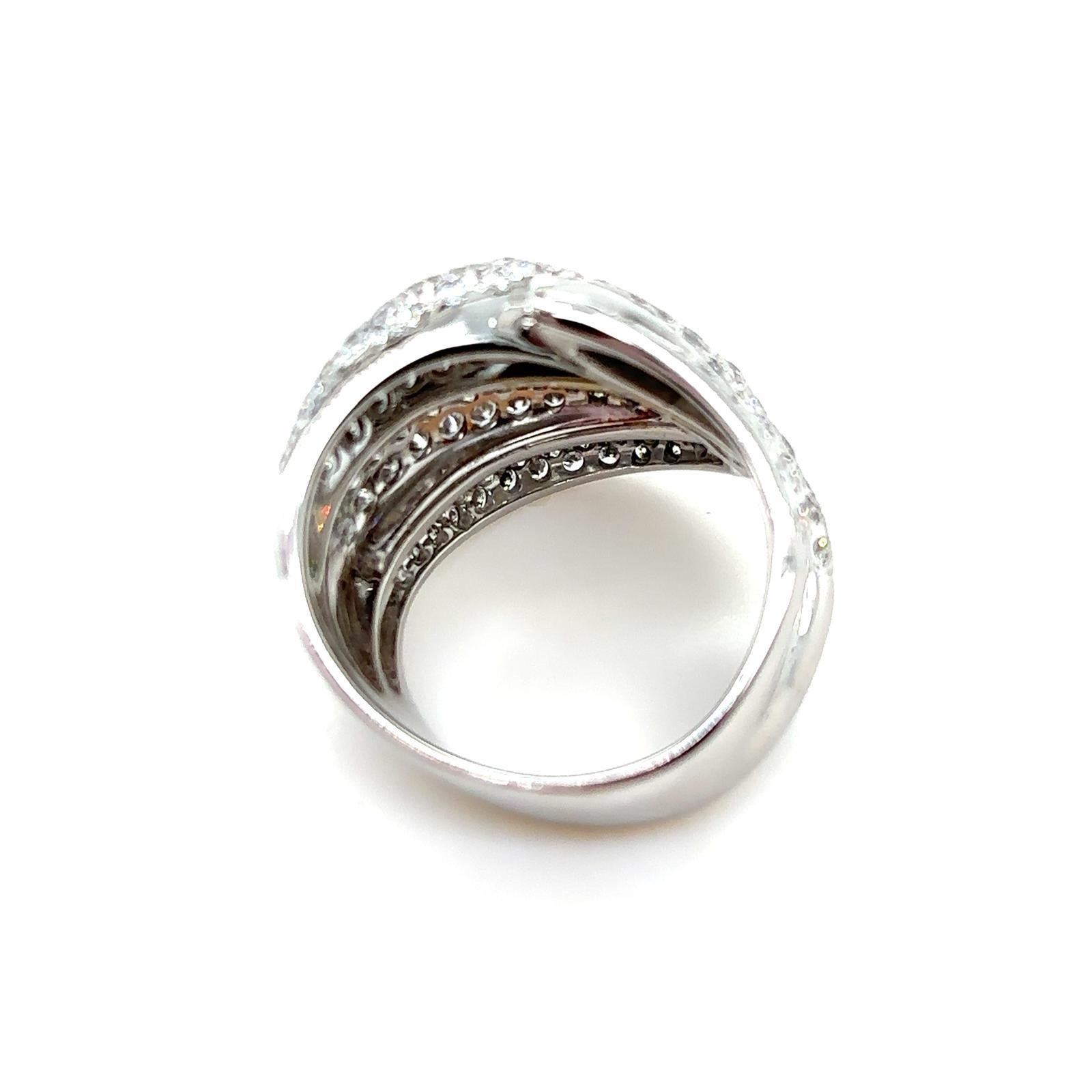 Taille ronde David David Bague Pavé Diamant Cross Over Or blanc 18 carats en vente