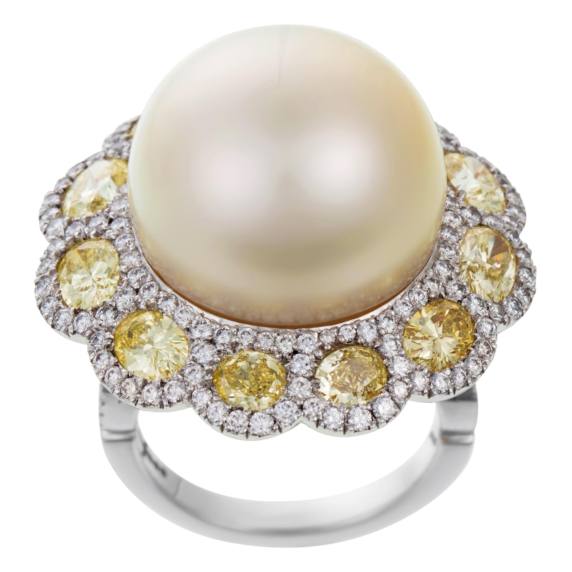 In this exquisite cocktail ring, London jeweller David Morris’s signature, brightly-coloured and ultra-rare jewels meet the timeless elegance of white pearls. At the ring’s centre sits a stunning white South Sea pearl nestled amongst an eye-catching