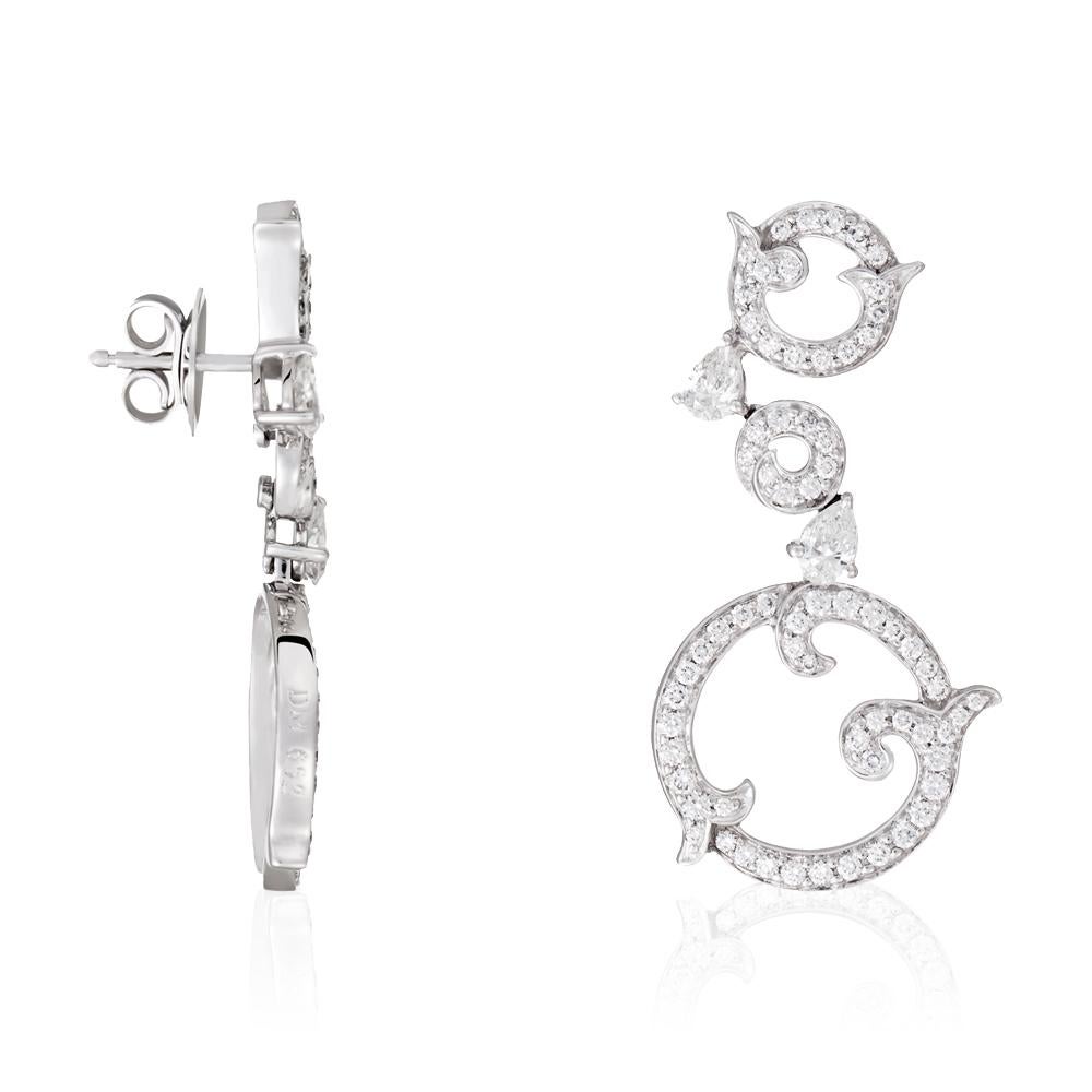 Contemporain David Morris, boucles d'oreilles pendantes en forme de tourbillon en diamants blancs 7,07 carats en vente