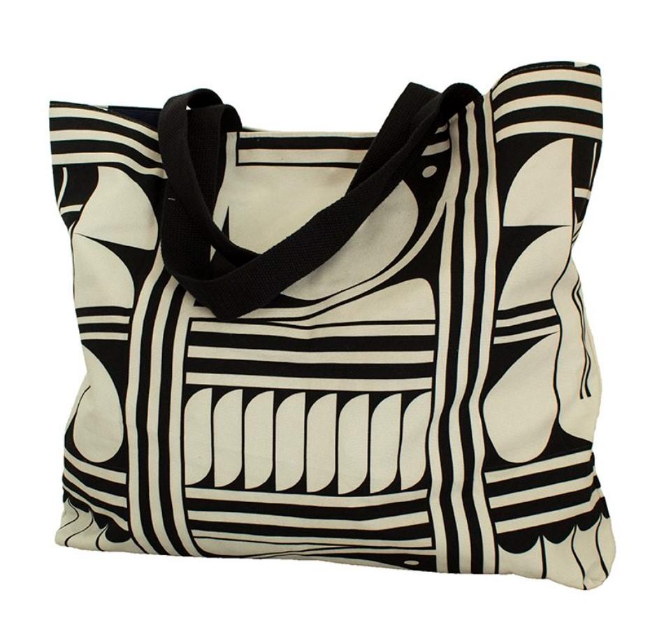 David Naranjo
Kwa(na) Tside (Rain Bird) Tote
$150.00
2023, Cotton canvas bag
16” x 16”

Inspired by Puebloan pottery designs and iconography, Kwana Tside #2 tote features bold stylized patterning of perfectly rendered Puebloan pottery designs and